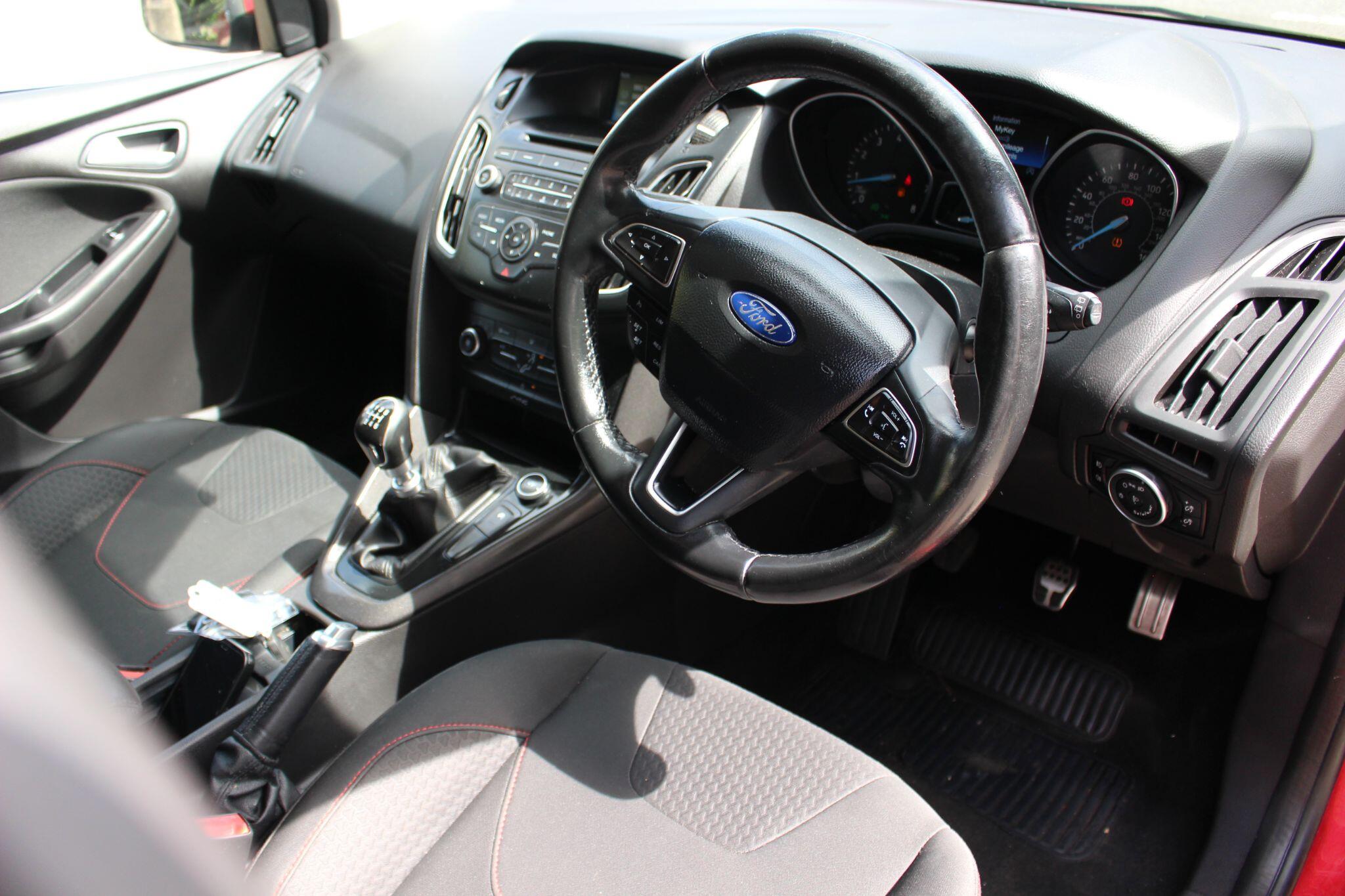 Ford Focus view 25