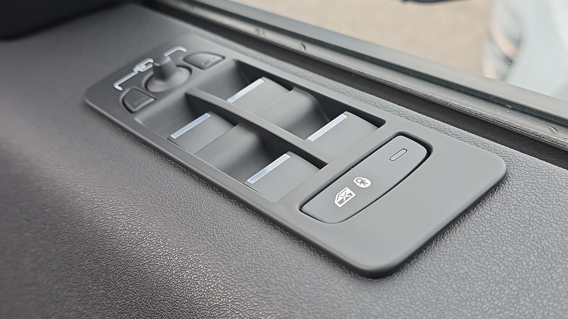 Land Rover Discovery Sport view 26
