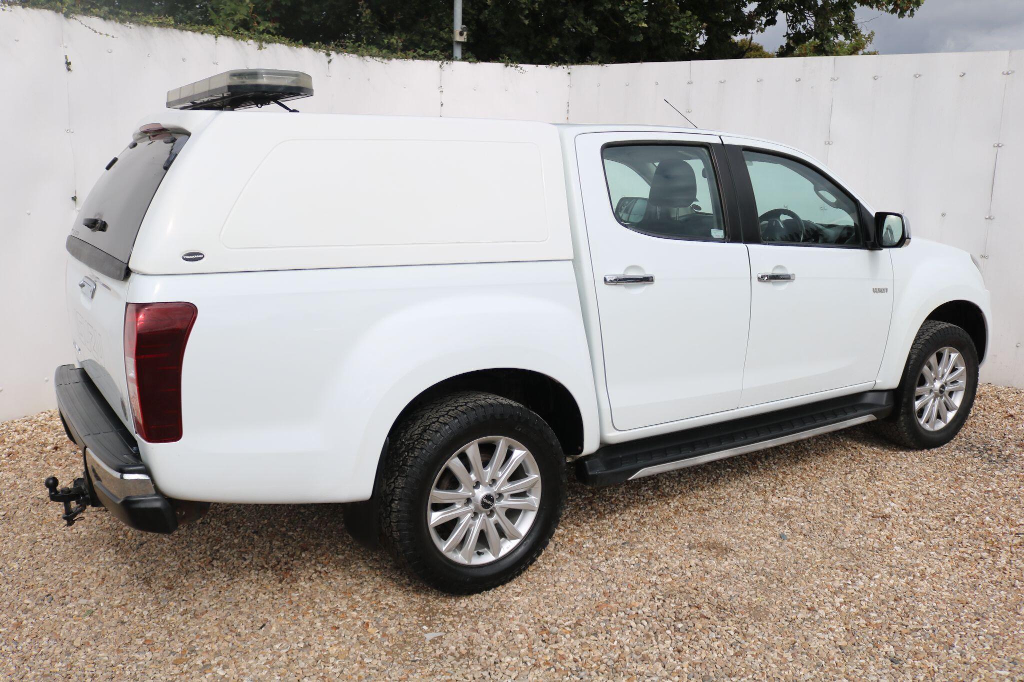 Isuzu D-Max view 9