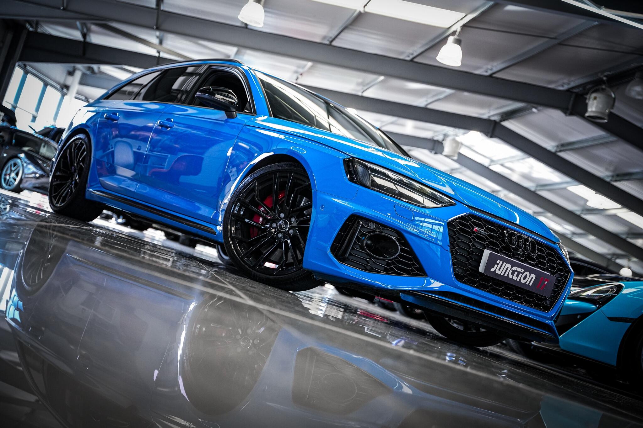 Audi RS4 view 10