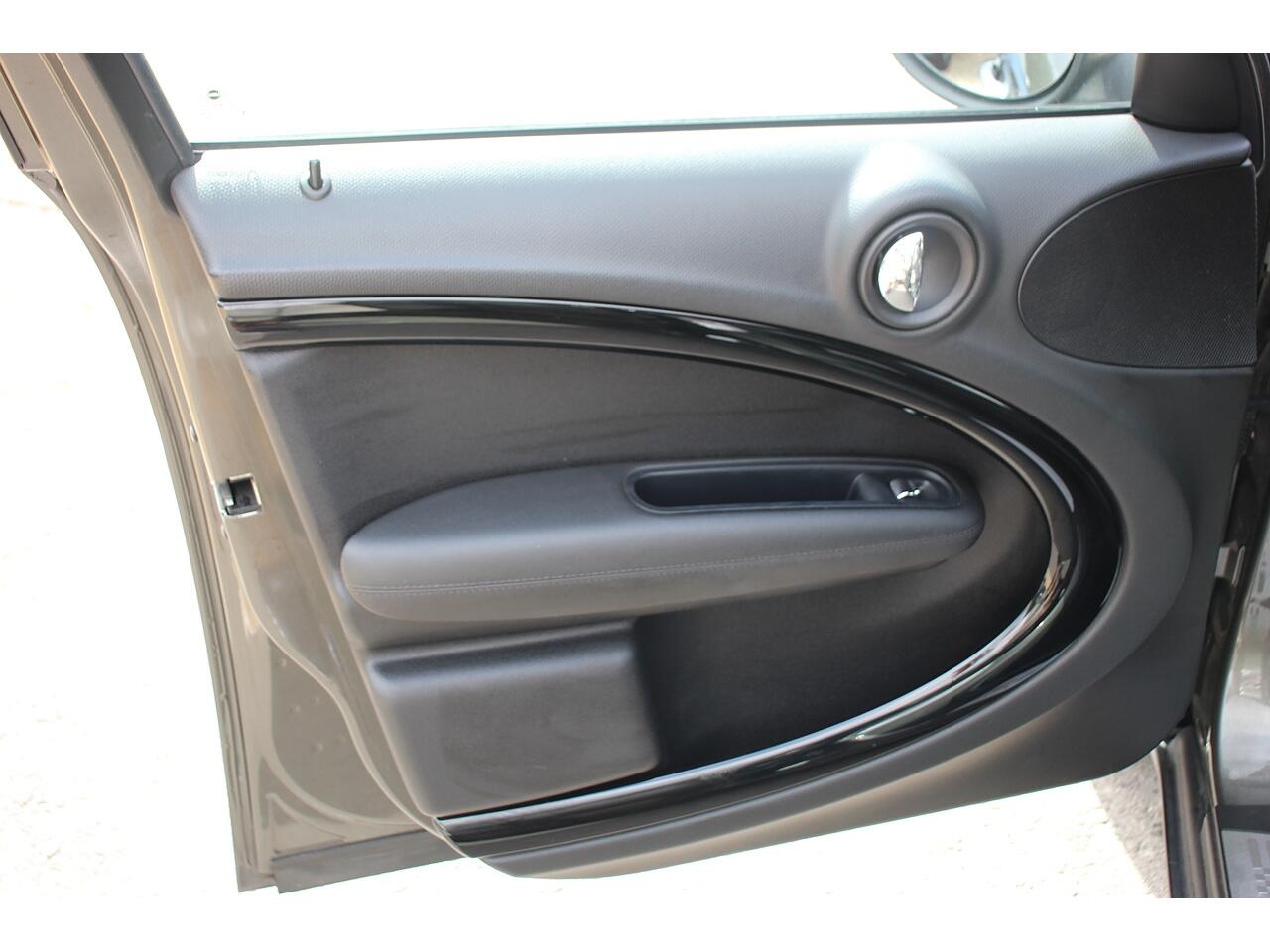Mini Countryman view 32