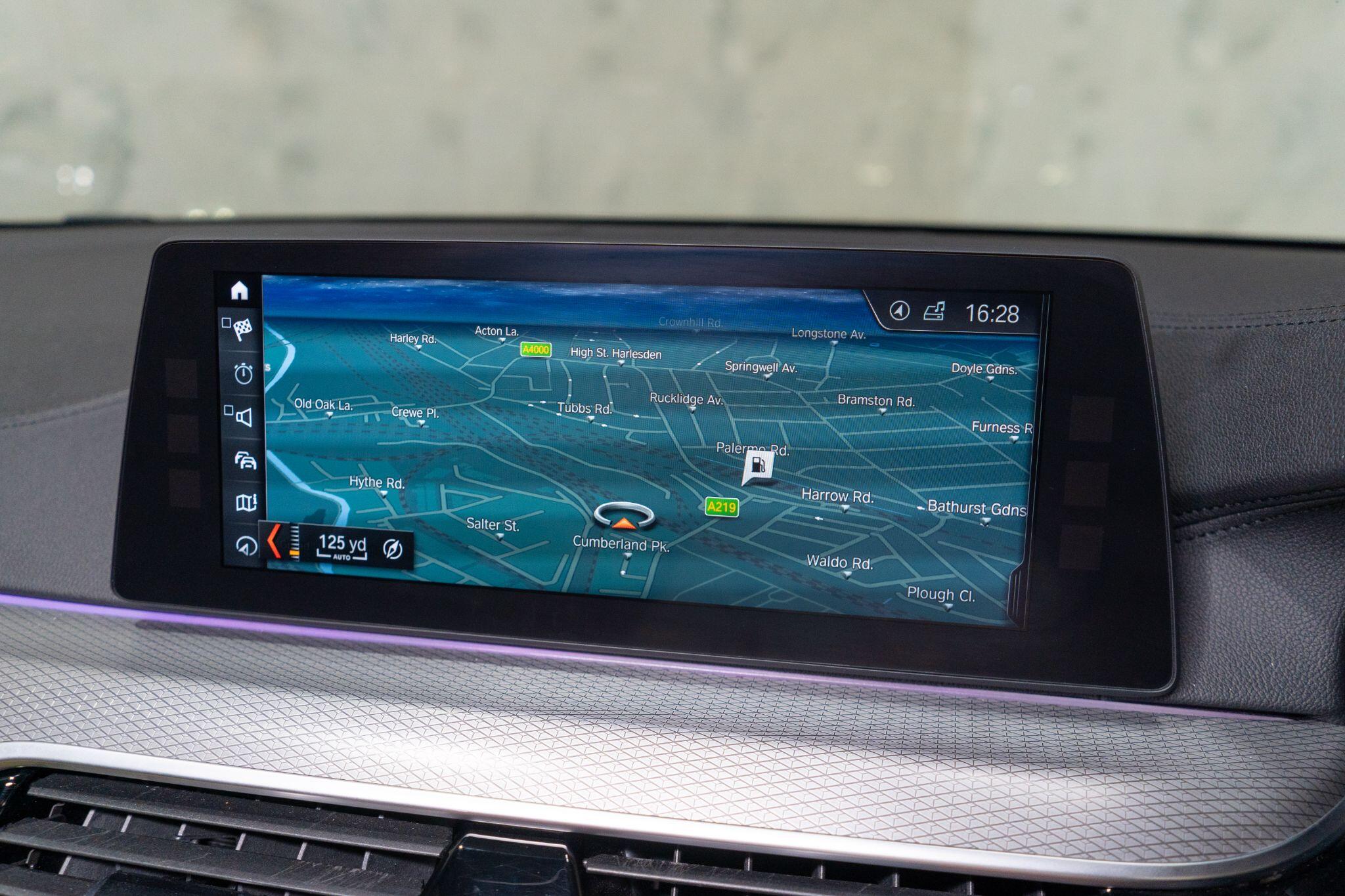 BMW 5 Series view 23