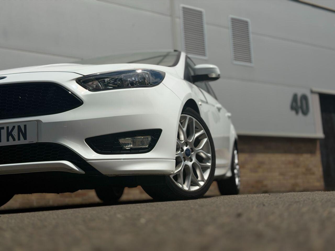 Ford Focus view 8