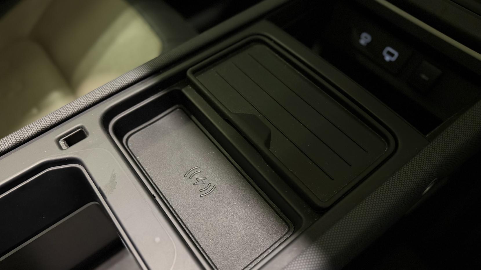 Land Rover Defender view 22