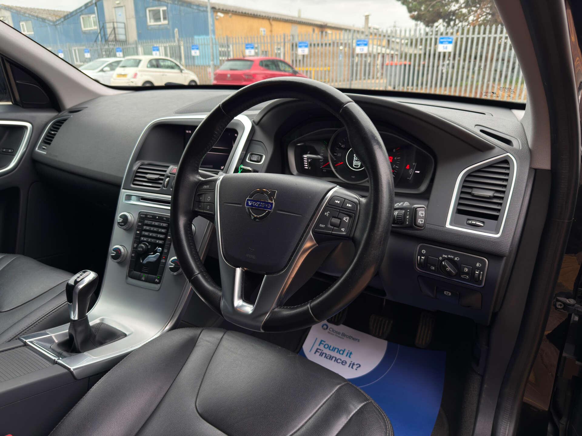 Volvo XC60 view 9
