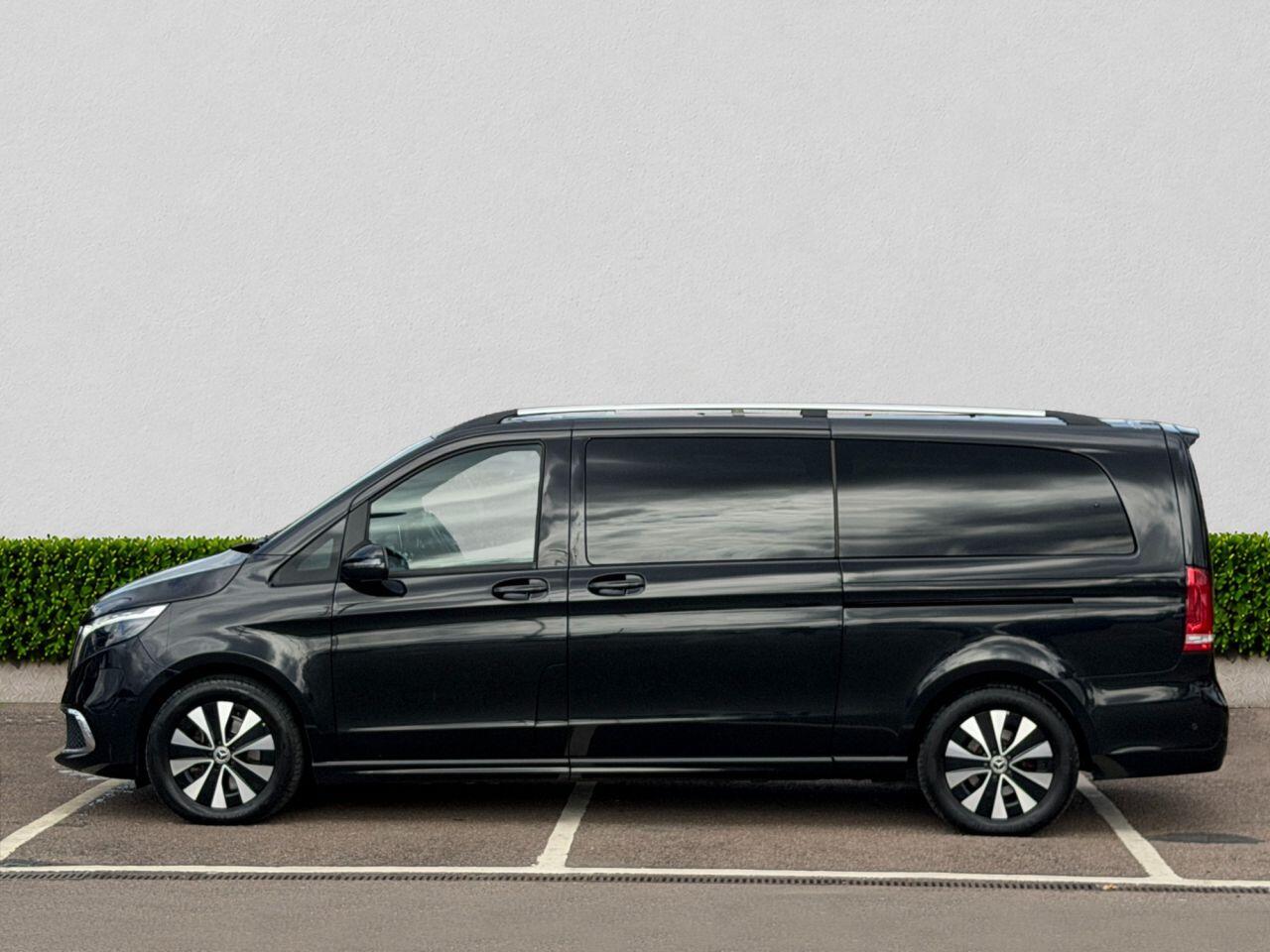 Mercedes-Benz Eqv view 4