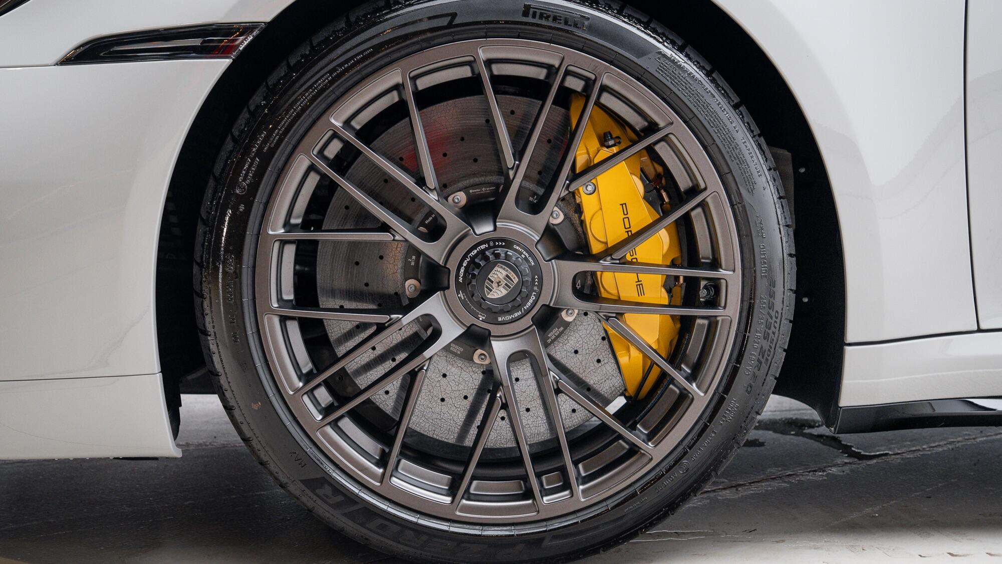 Porsche 911 view 28