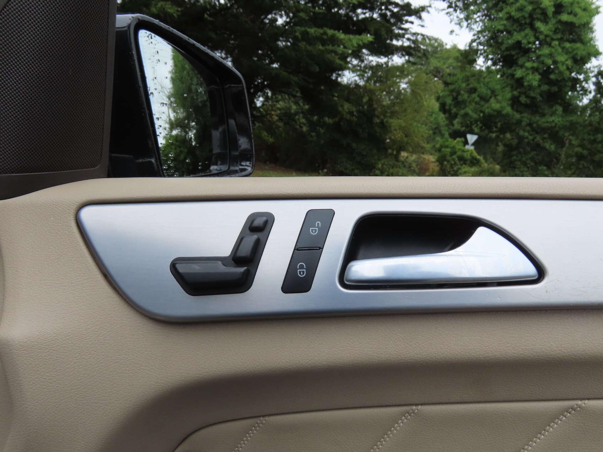 Mercedes-Benz GL view 15