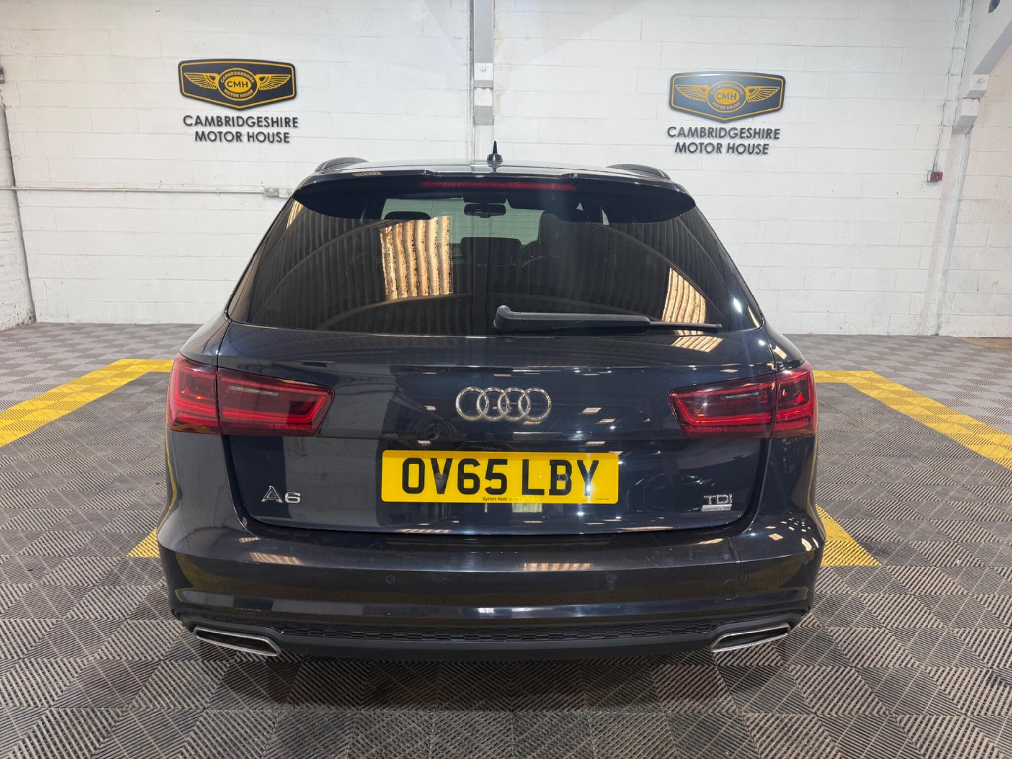 Audi A6 Avant view 12