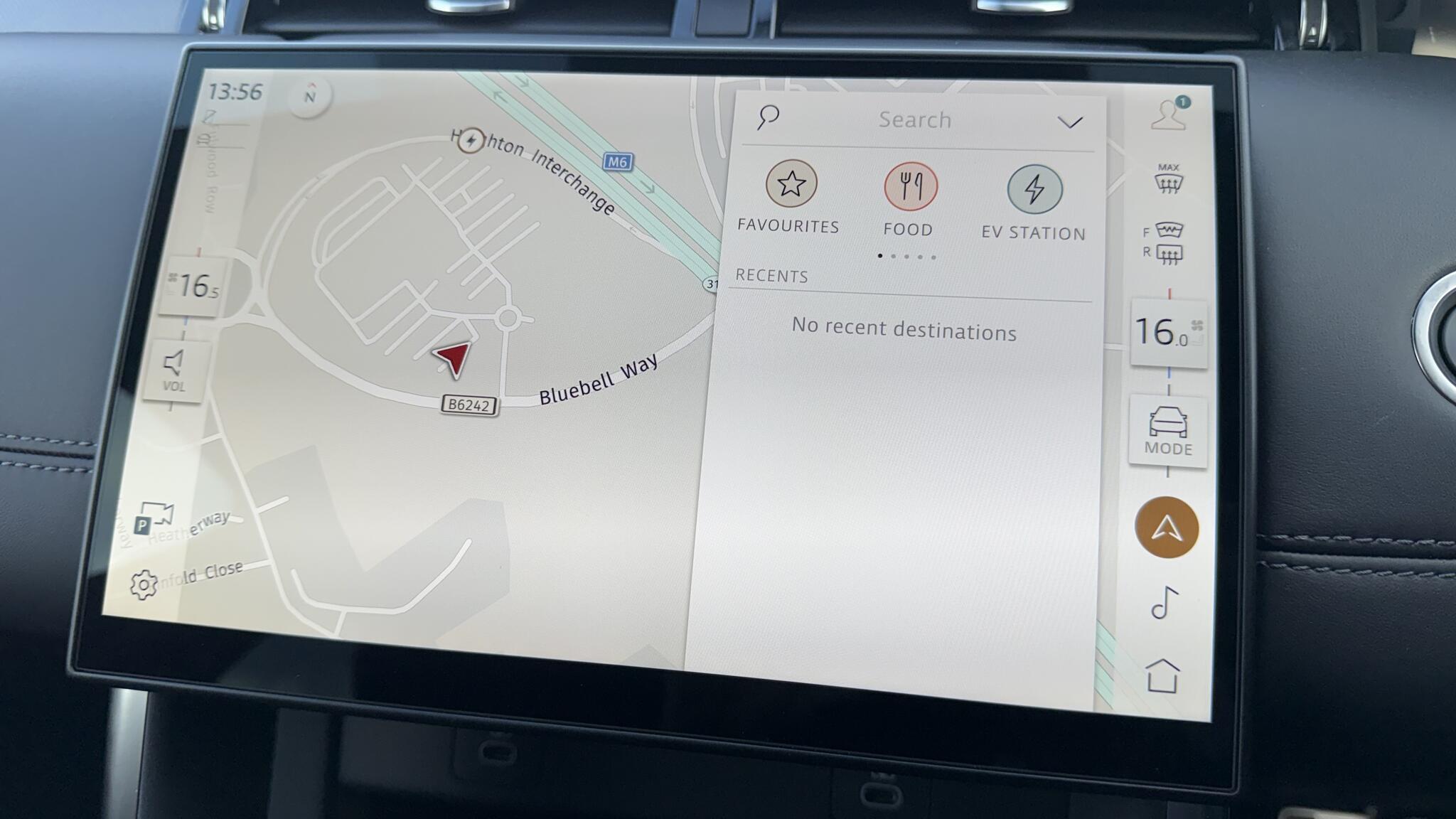 Land Rover Discovery Sport view 11