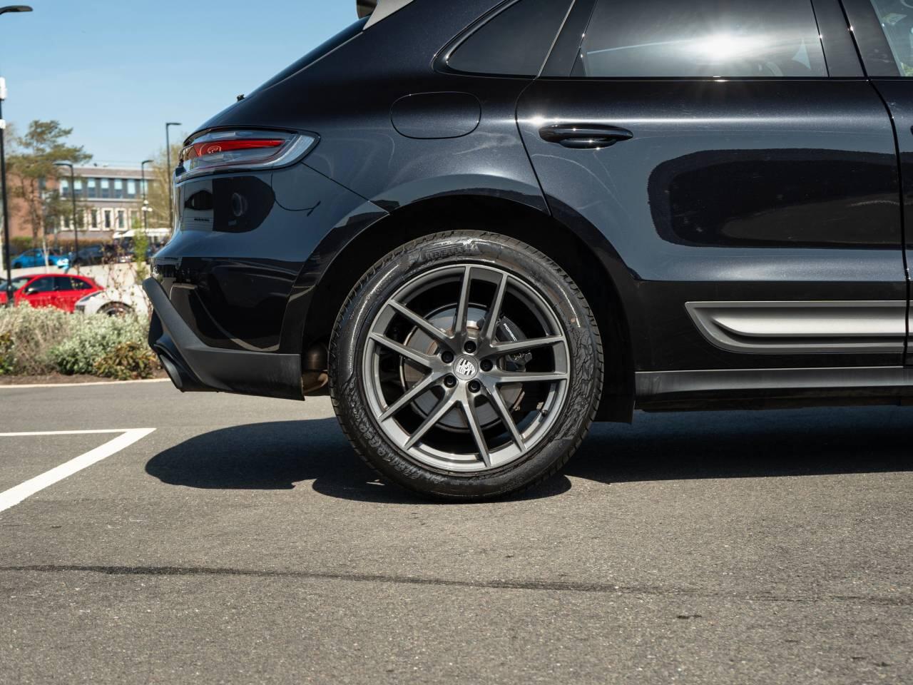 Porsche Macan view 13