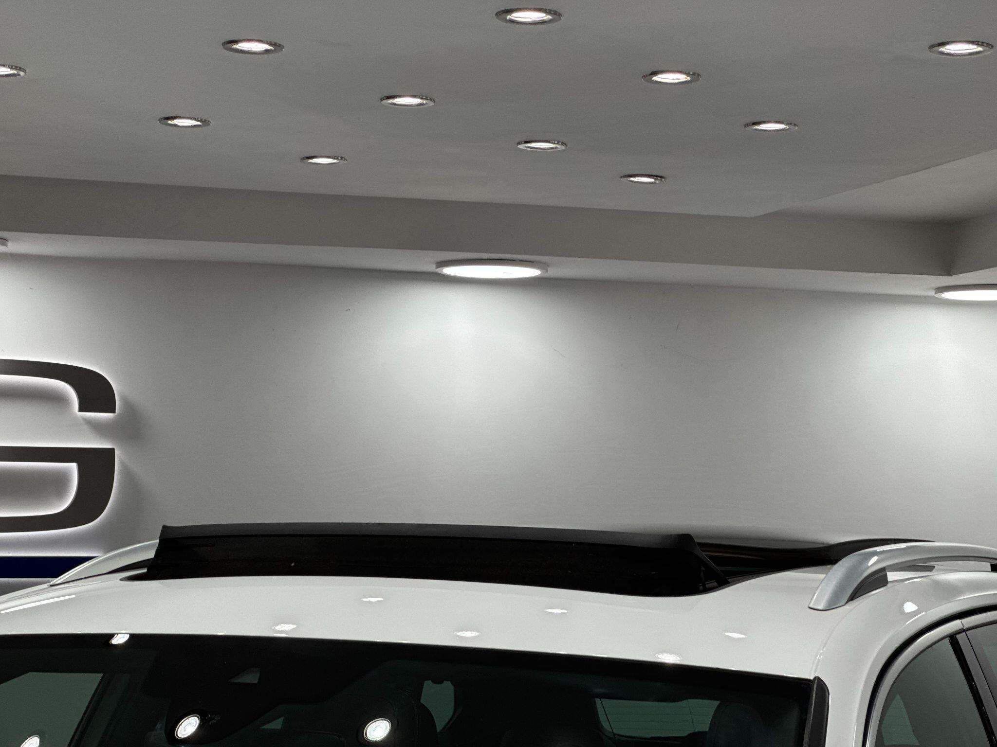 Volkswagen Tiguan view 12