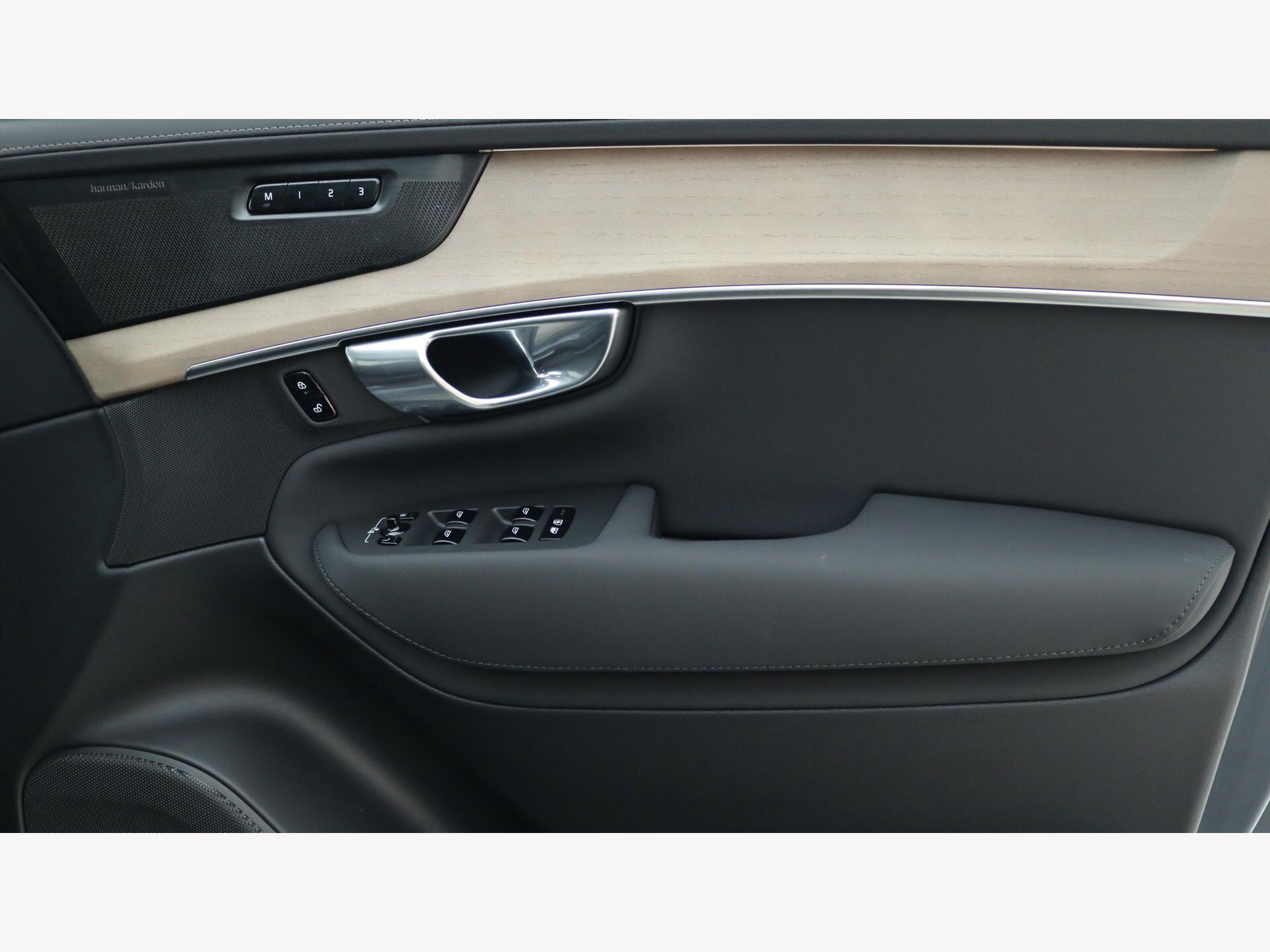Volvo XC90 view 30