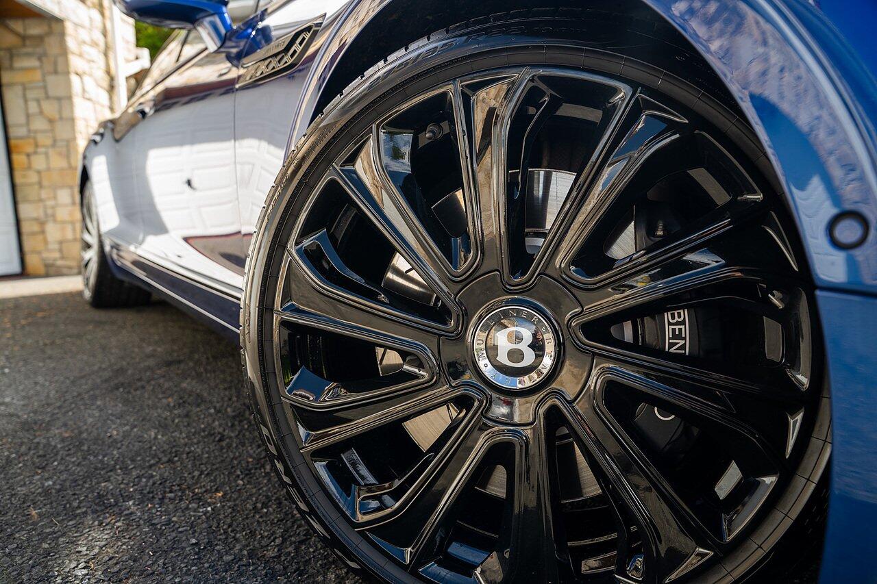 Bentley Flying Spur view 23