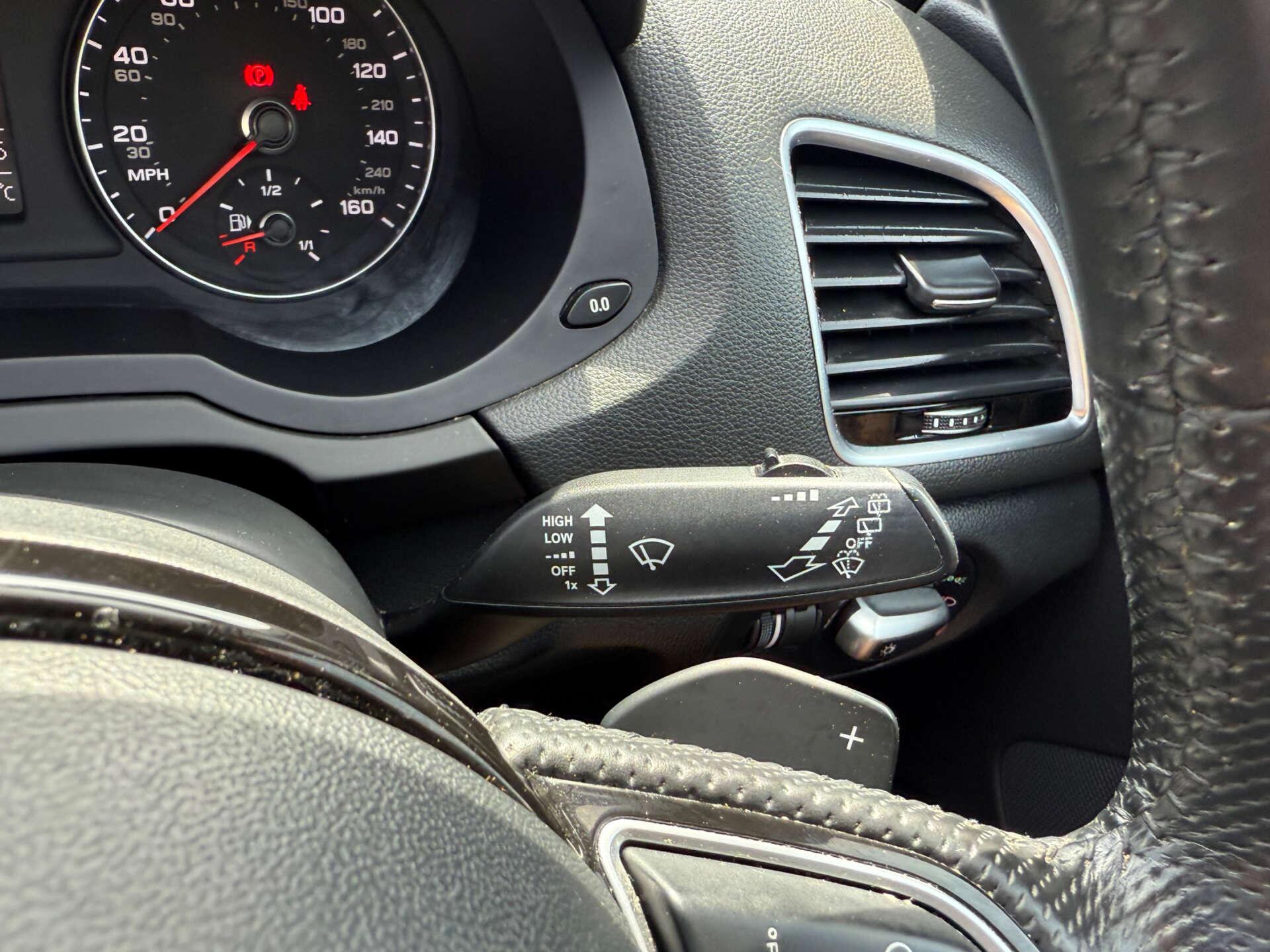 Audi Q3 view 43