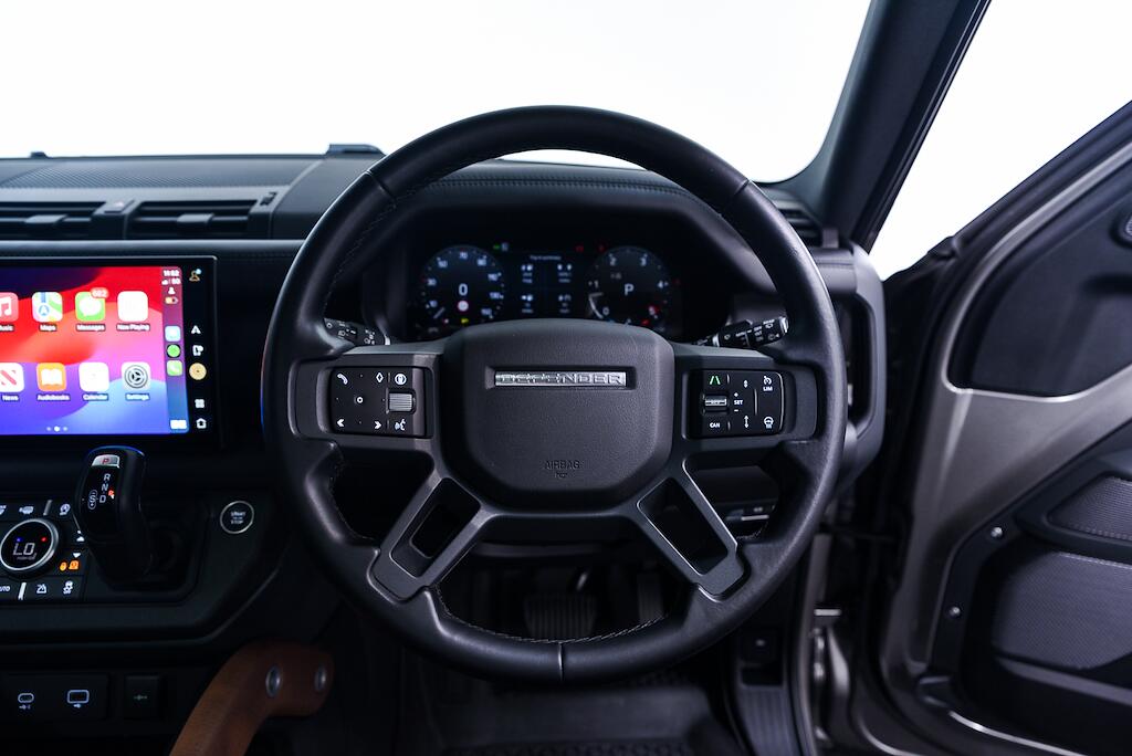 Land Rover Defender view 29
