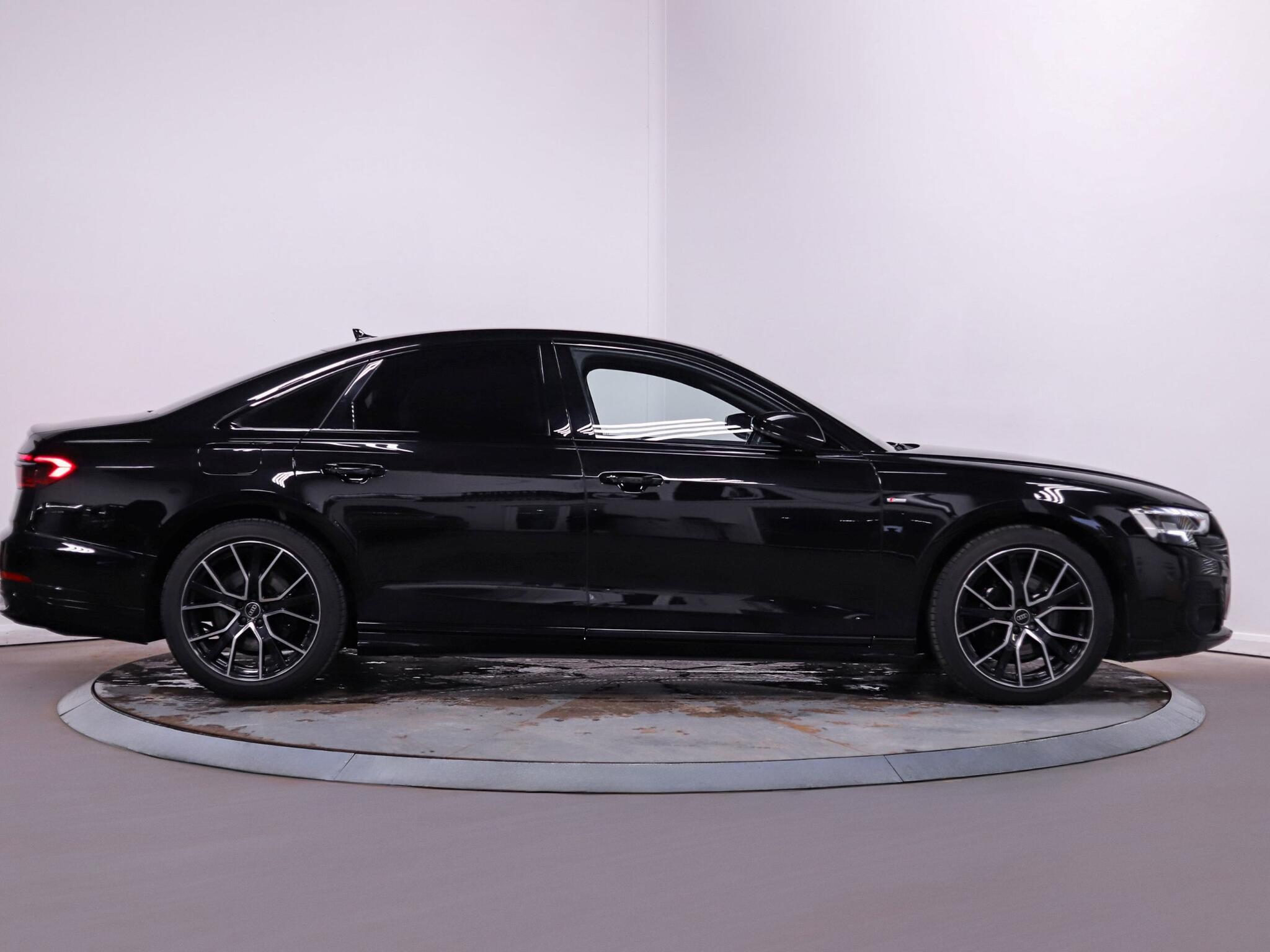 Audi A8 view 8