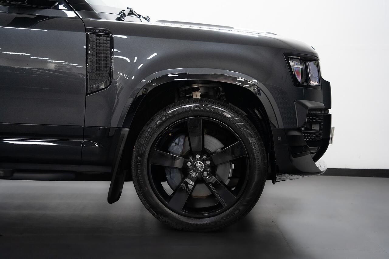 Land Rover Defender view 38