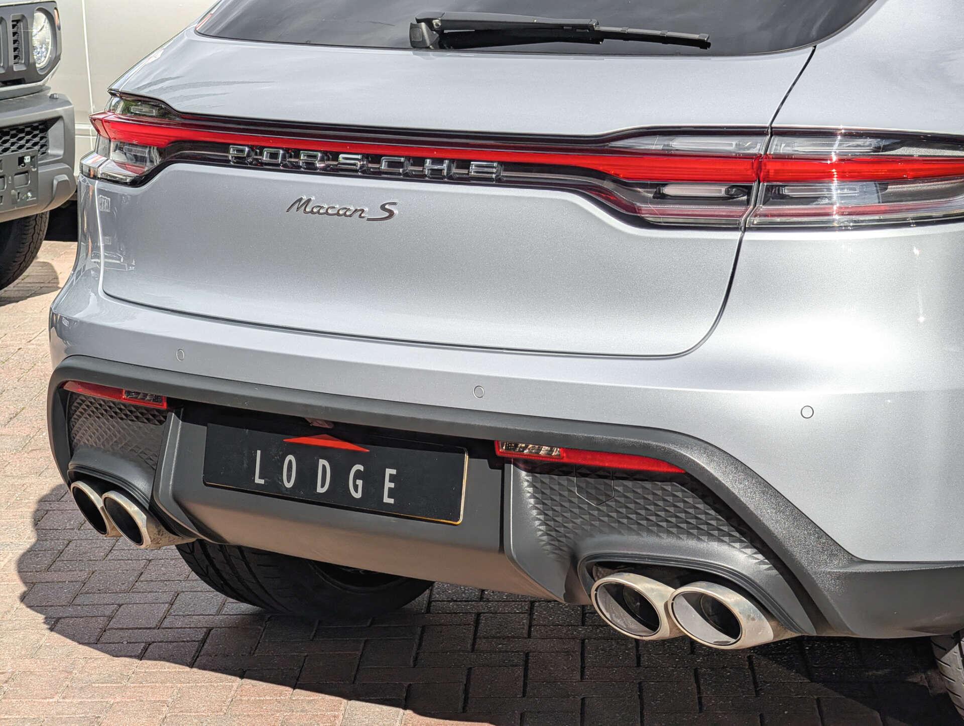Porsche Macan view 18