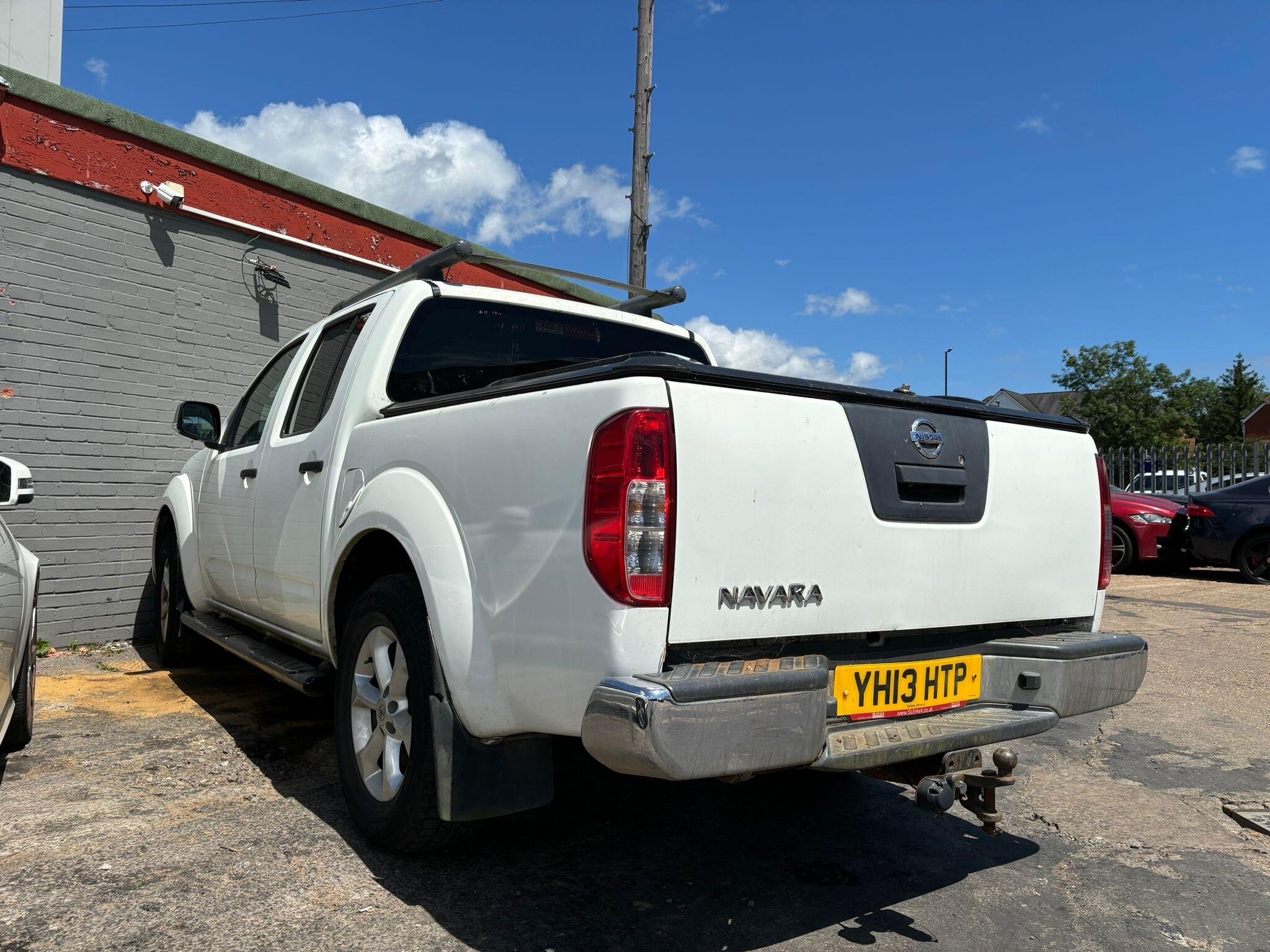 Nissan Navara view 2