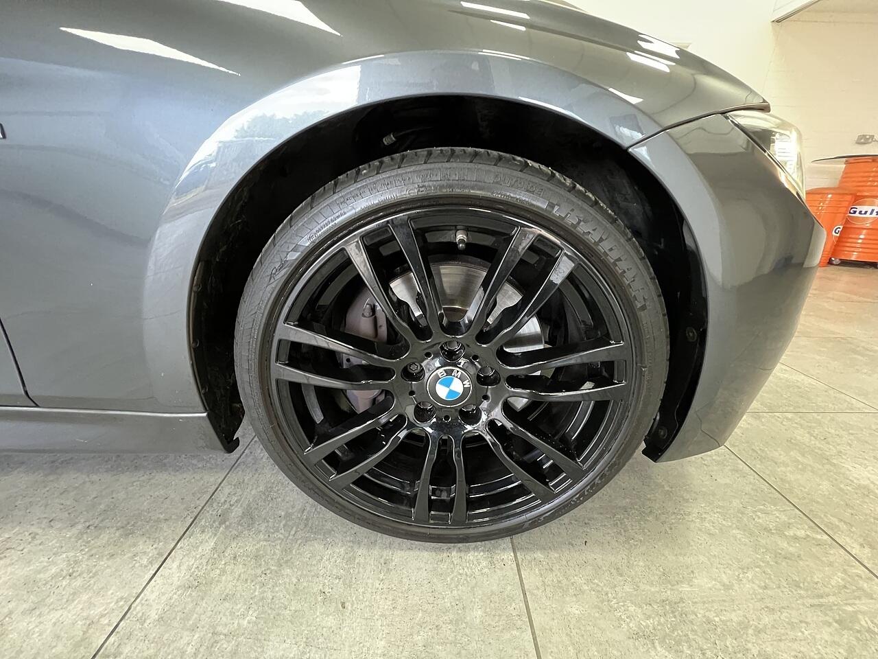 BMW 3 Series view 22