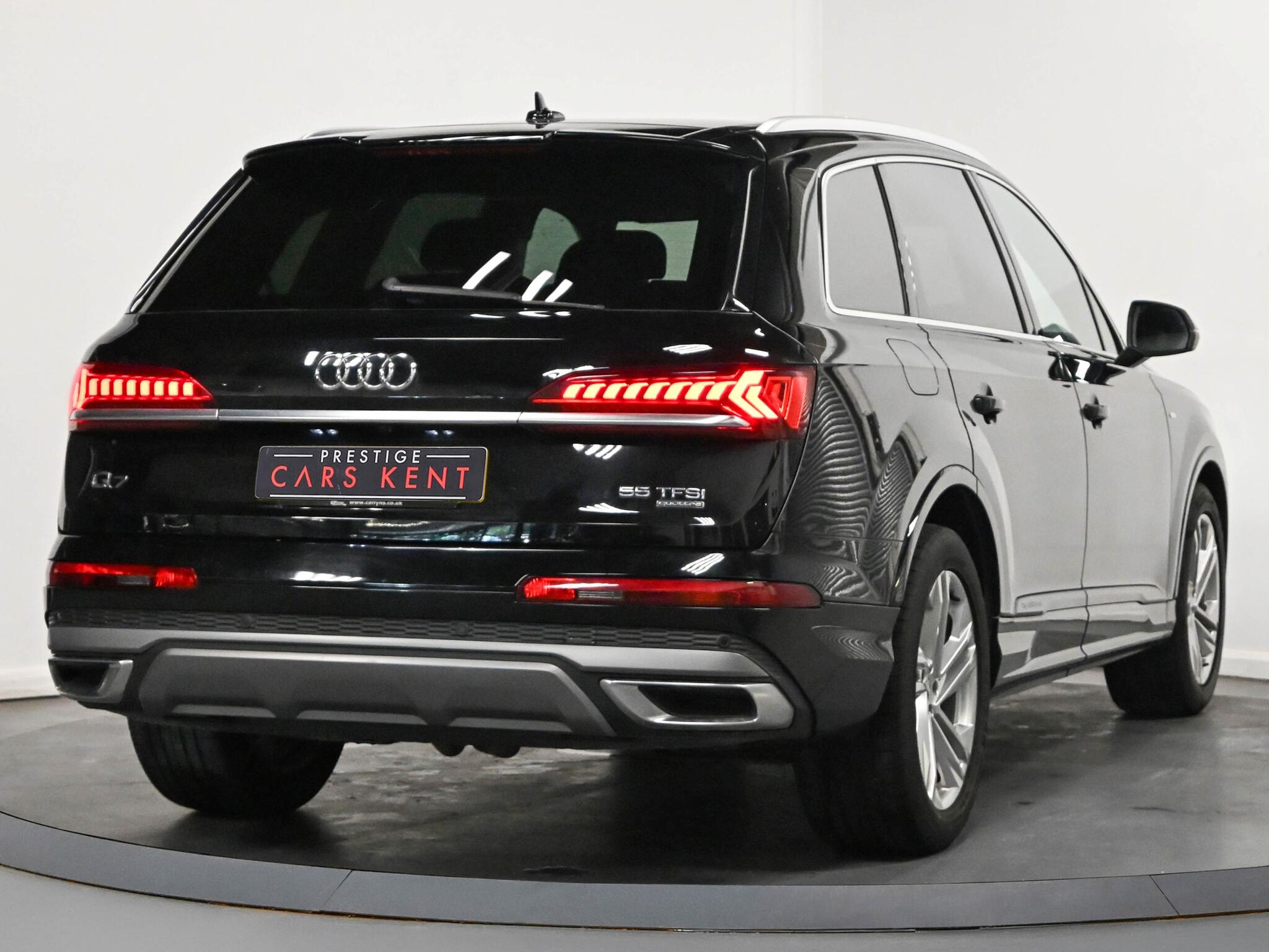 Audi Q7 view 28