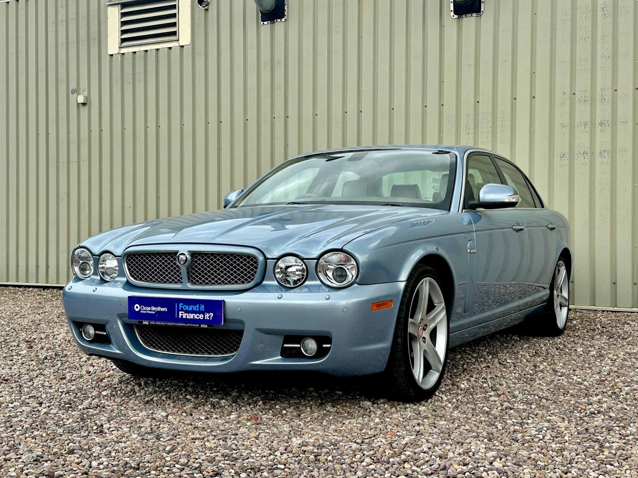 Jaguar XJ view 3