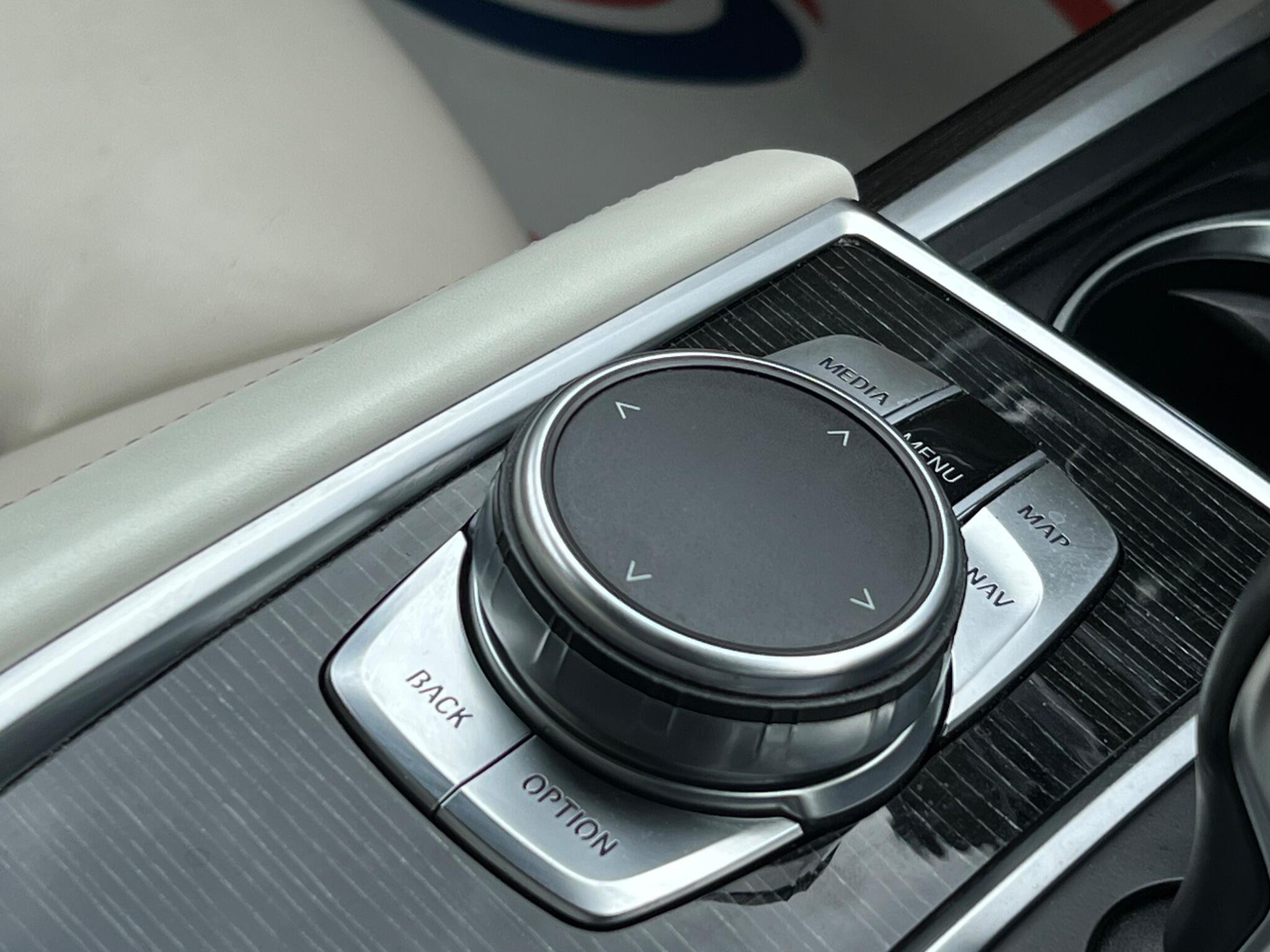 BMW 7 Series view 64