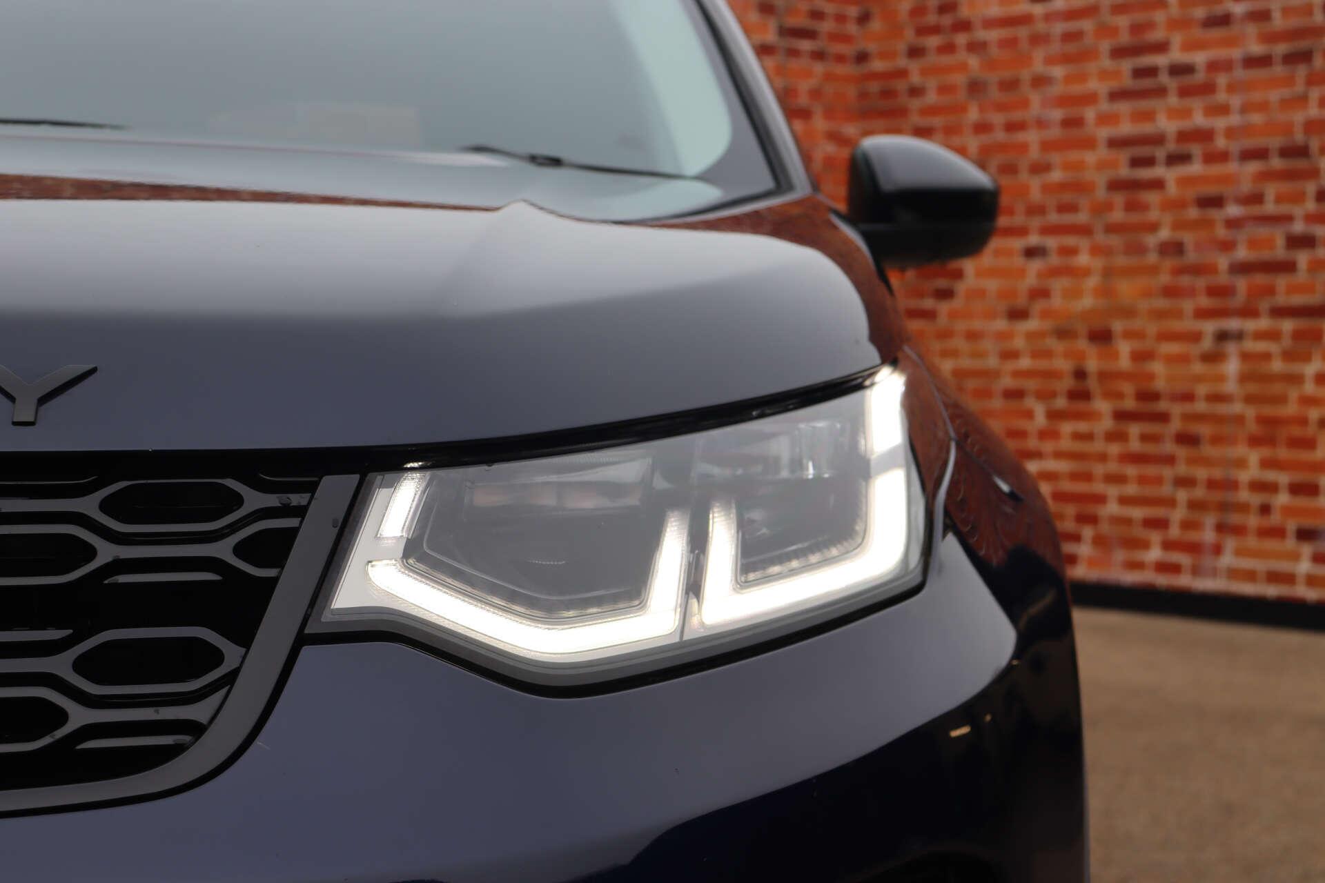 Land Rover Discovery Sport view 16