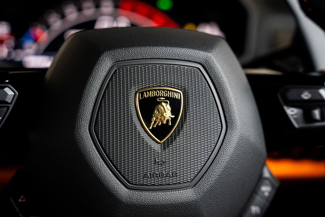 Lamborghini Huracan view 49