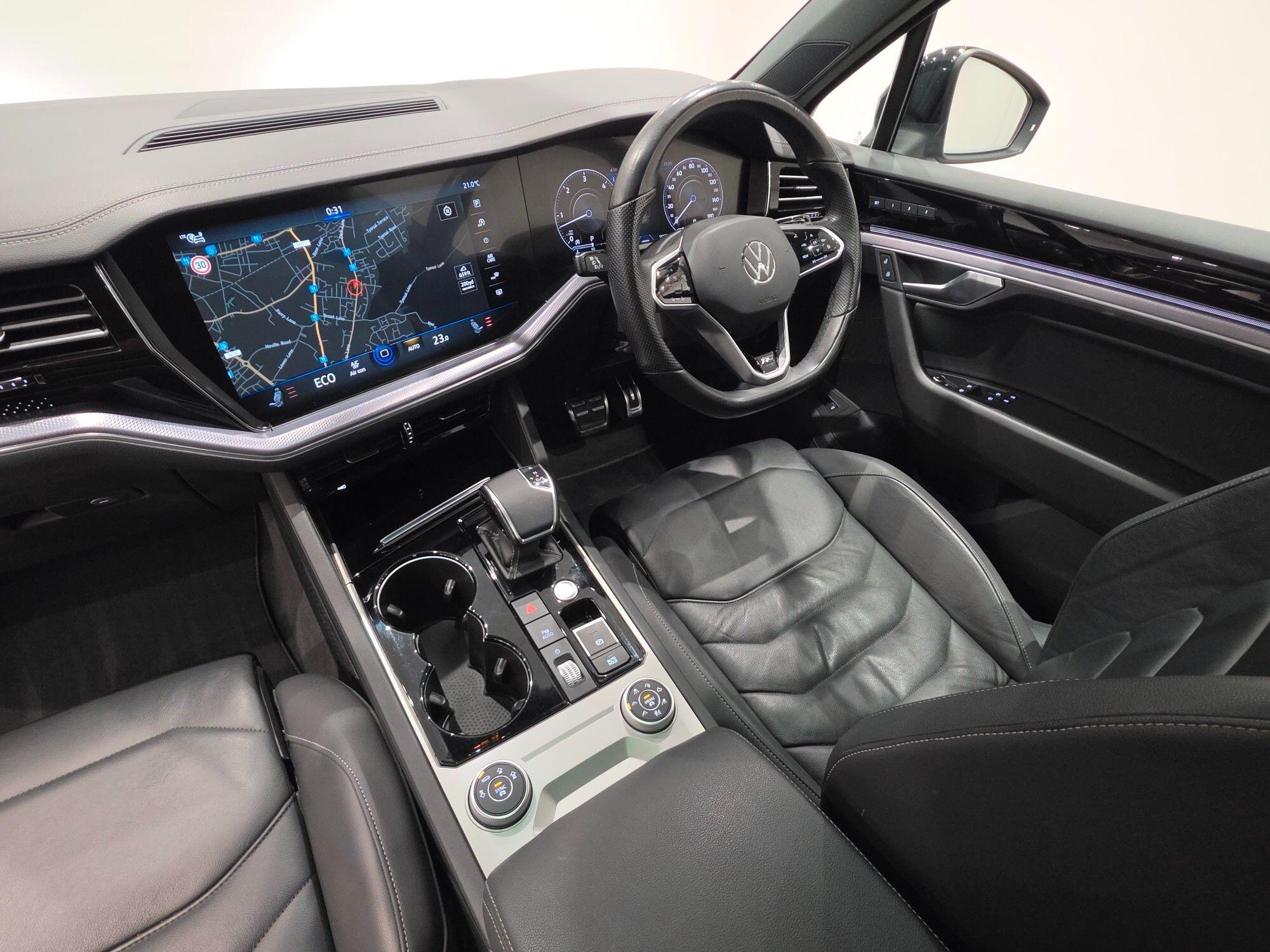 Volkswagen Touareg view 80