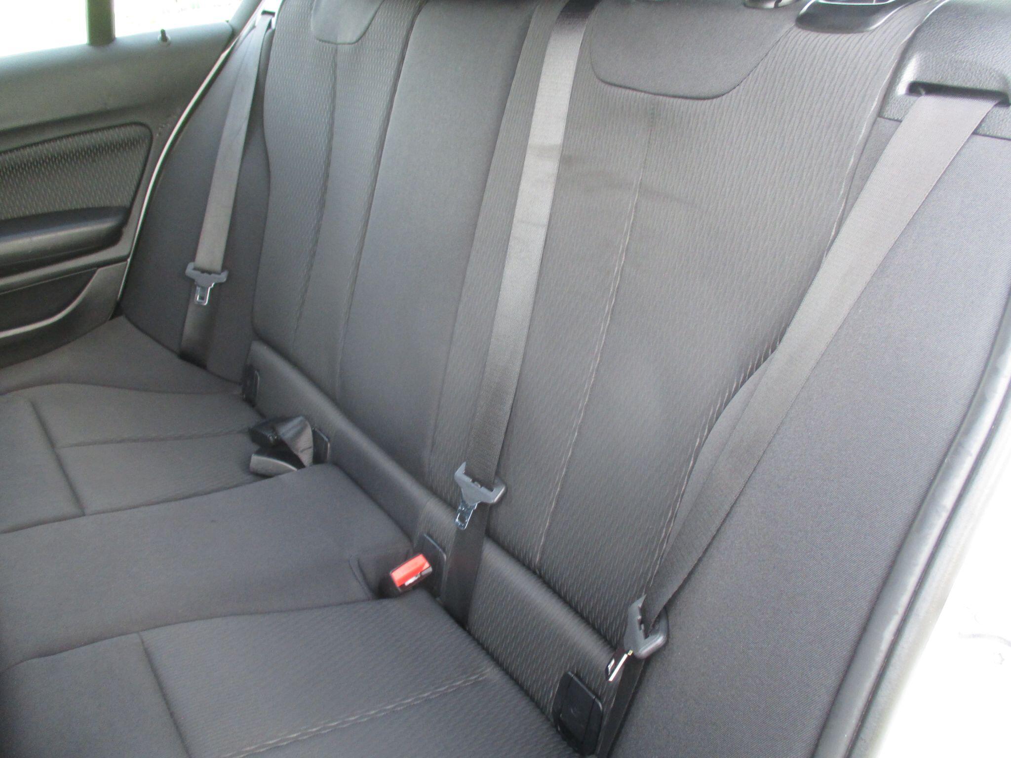 BMW 1 Series view 30