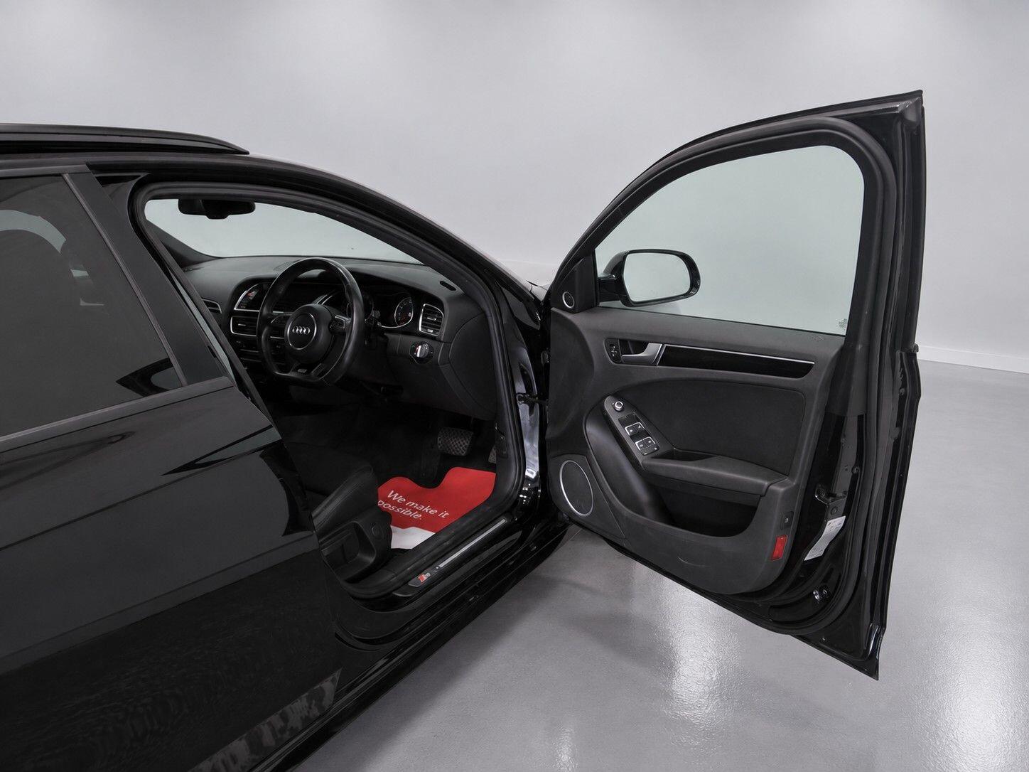 Audi A4 view 25