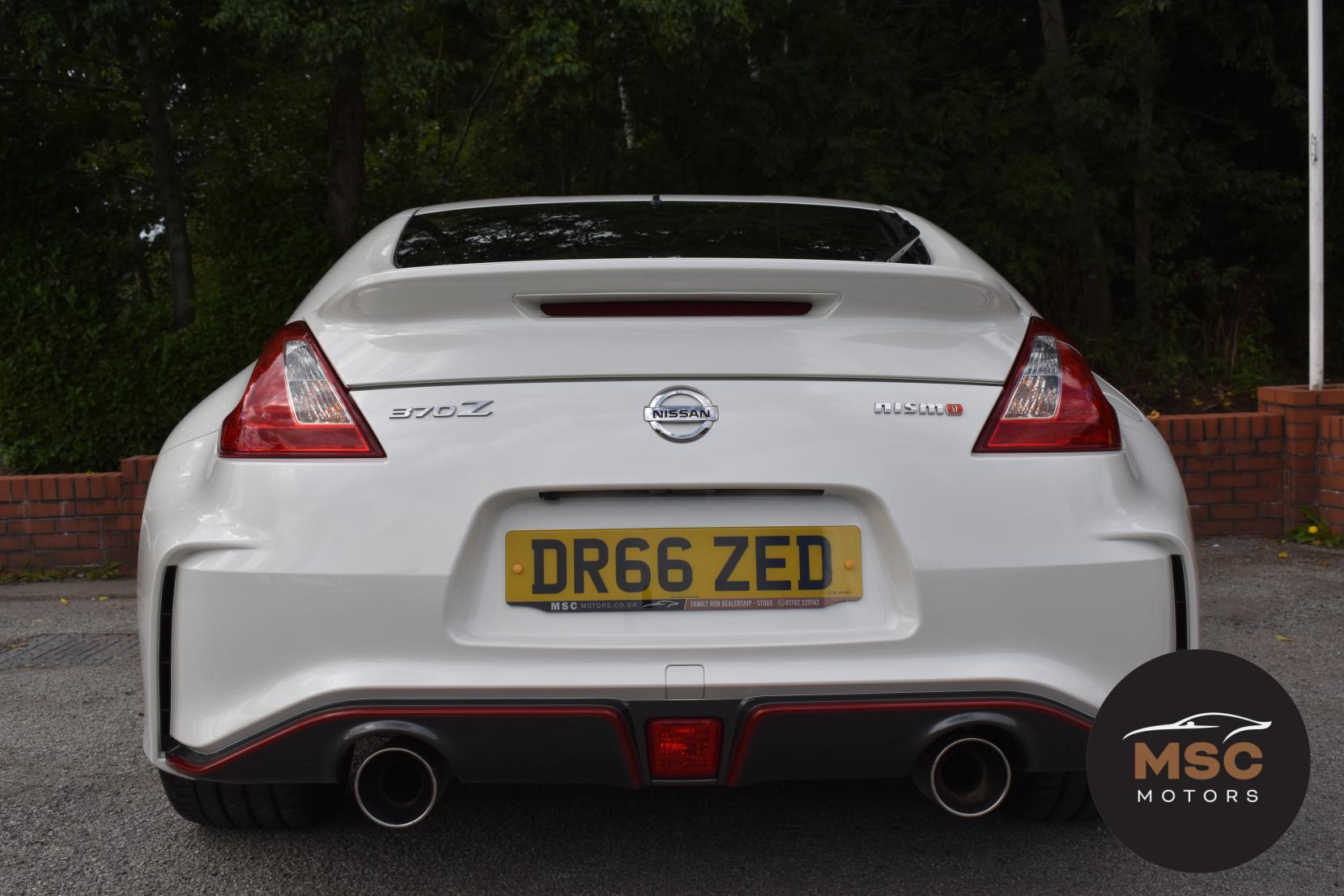 Nissan 370 Z view 16