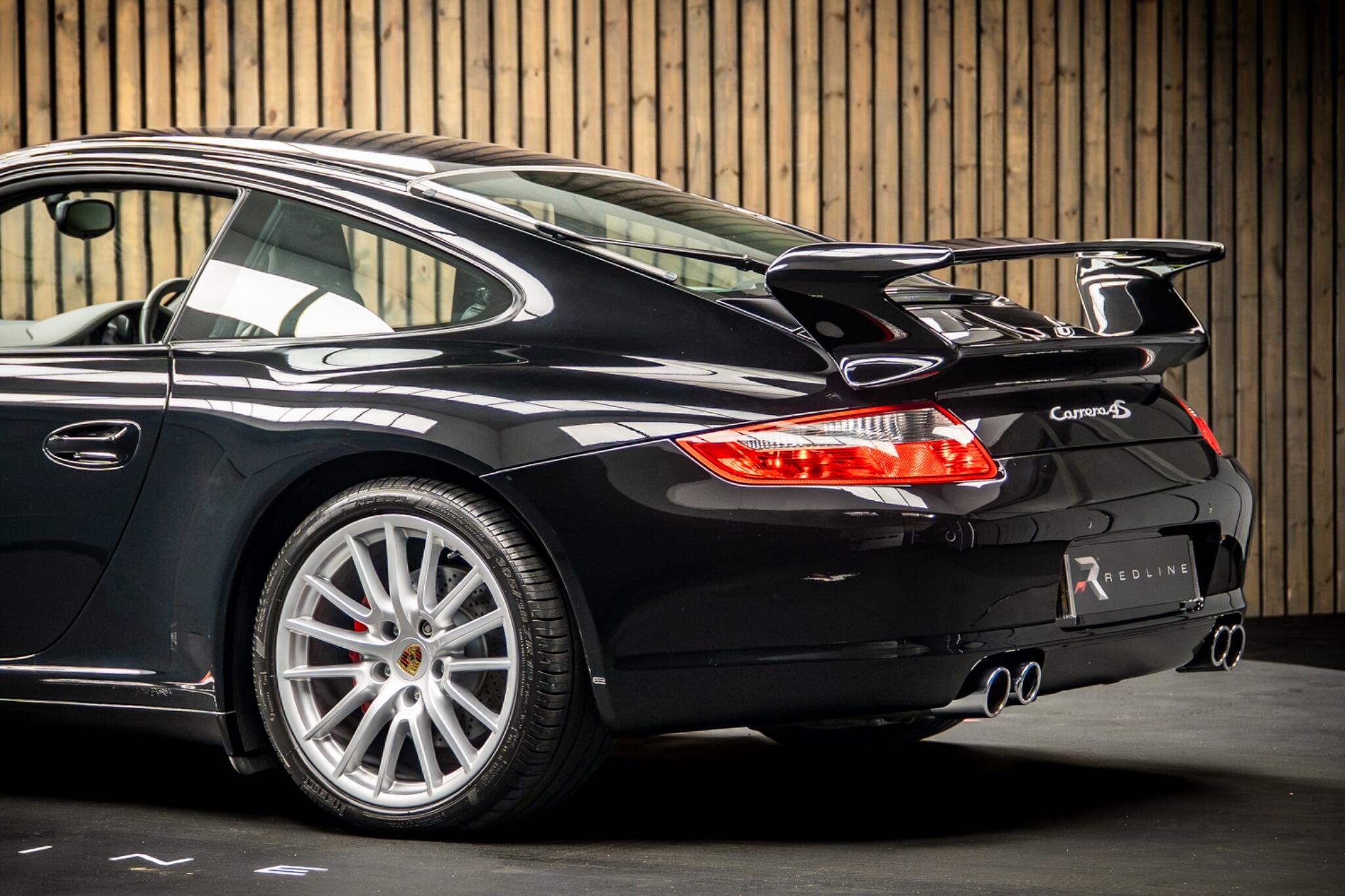 Porsche 911 view 17