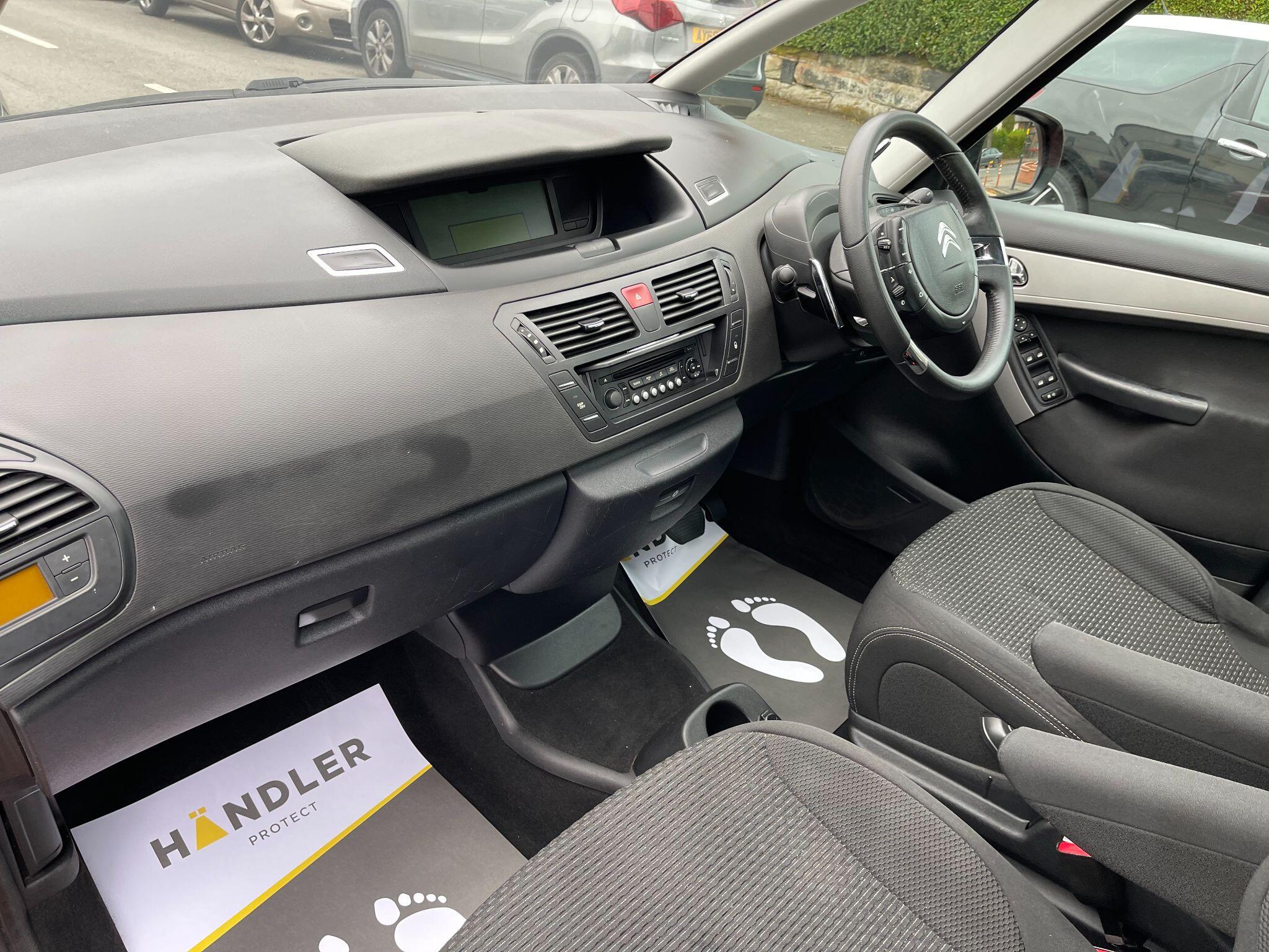Citroen Grand C4 Picasso view 34