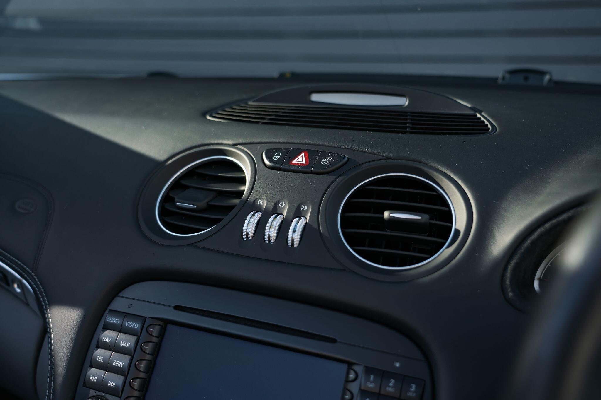 Mercedes-Benz SL view 20