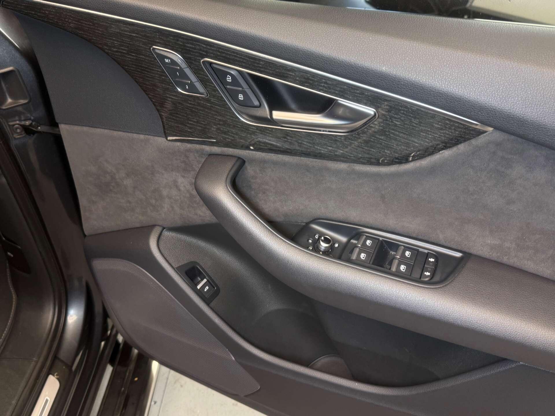 Audi Q7 view 18
