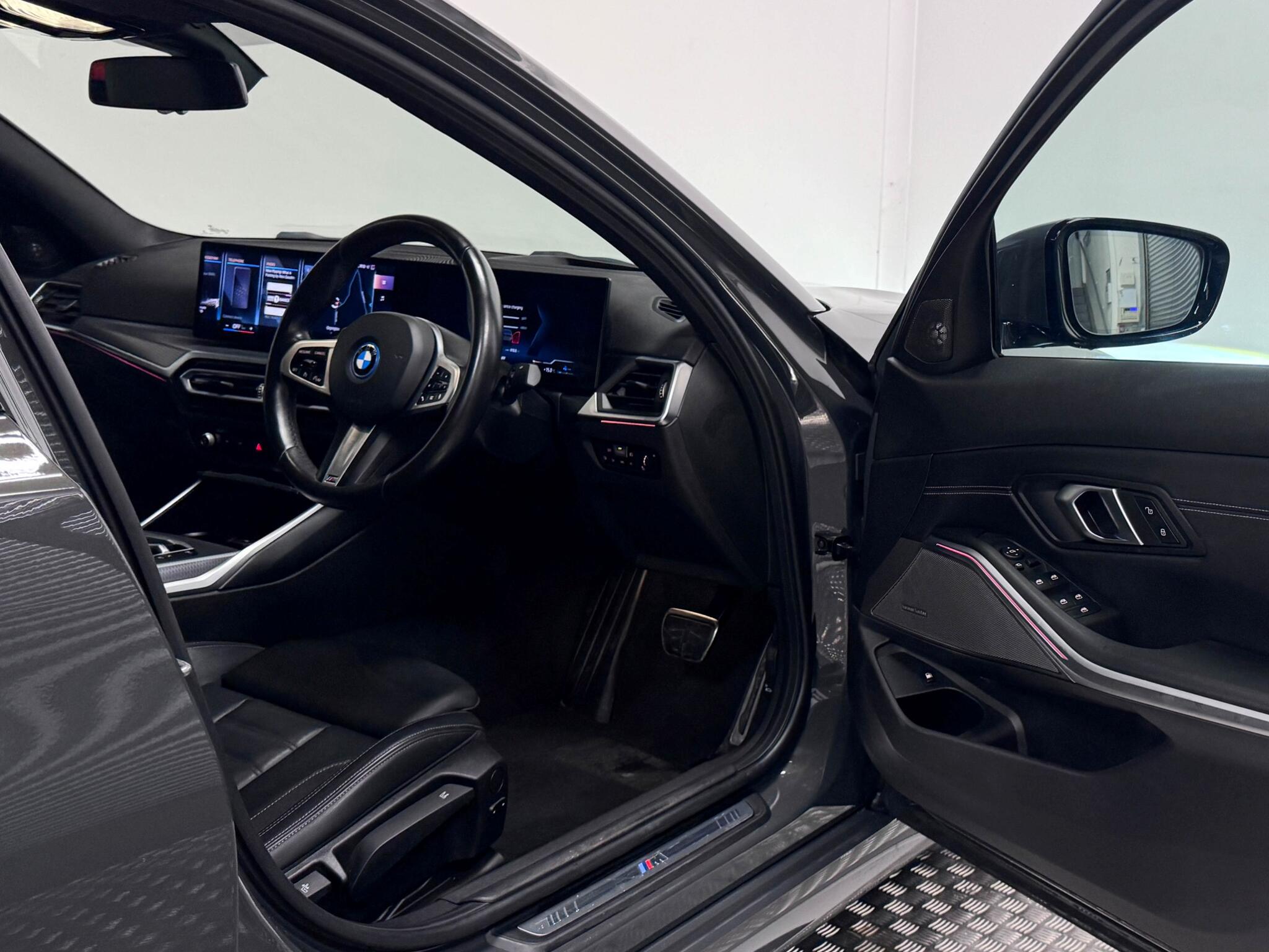 BMW 3 Series view 29