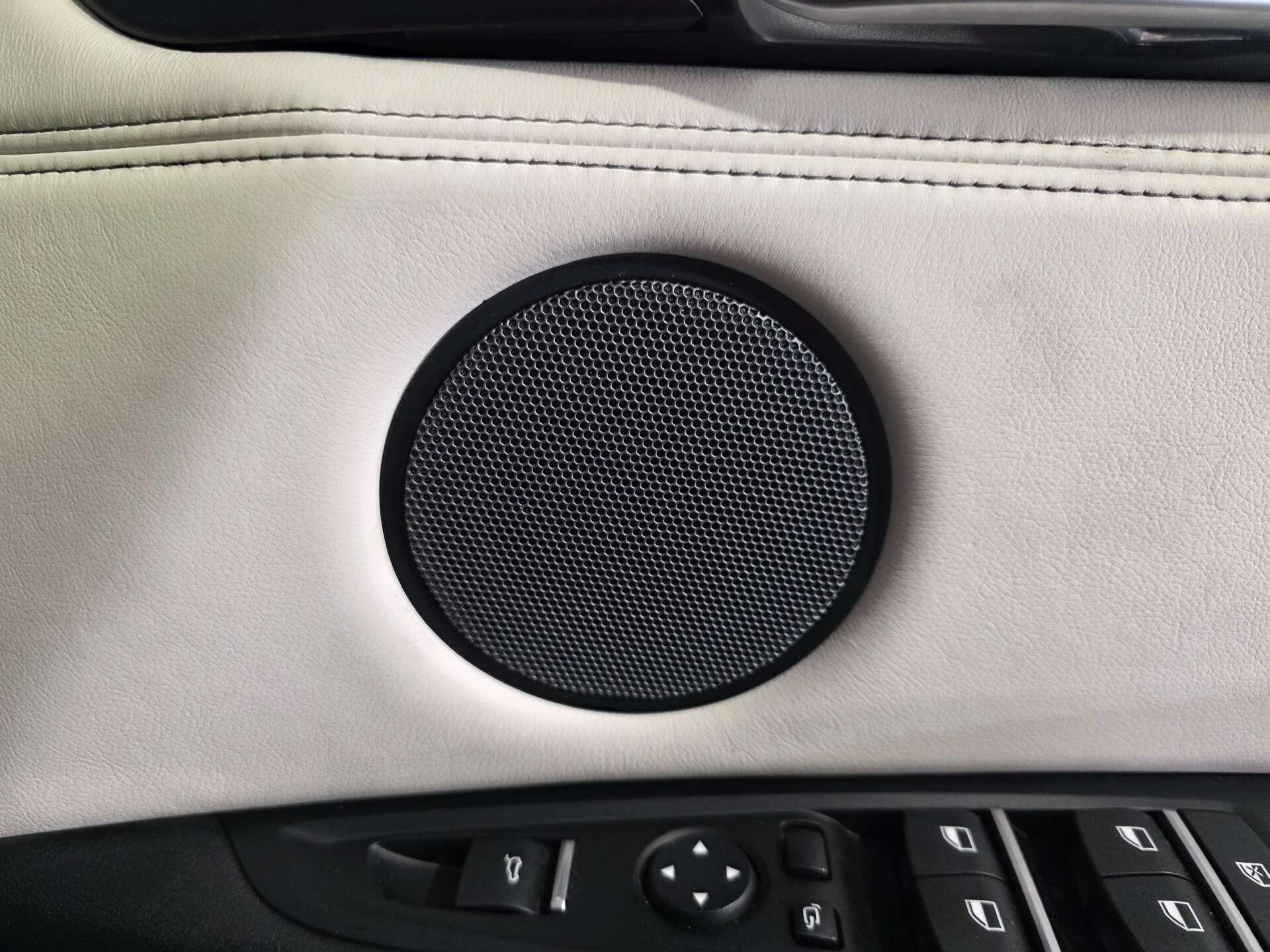 BMW X5 view 16