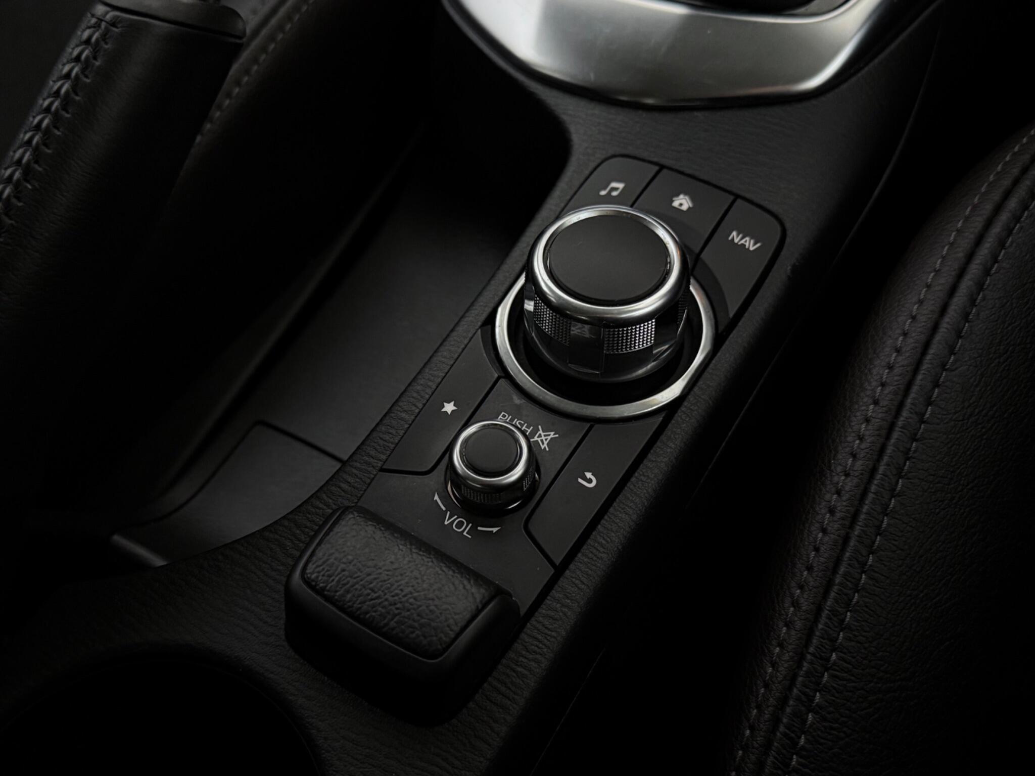Mazda Mazda2 view 20