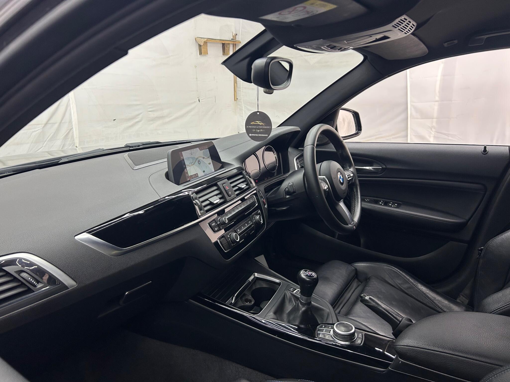 BMW 1 Series view 14