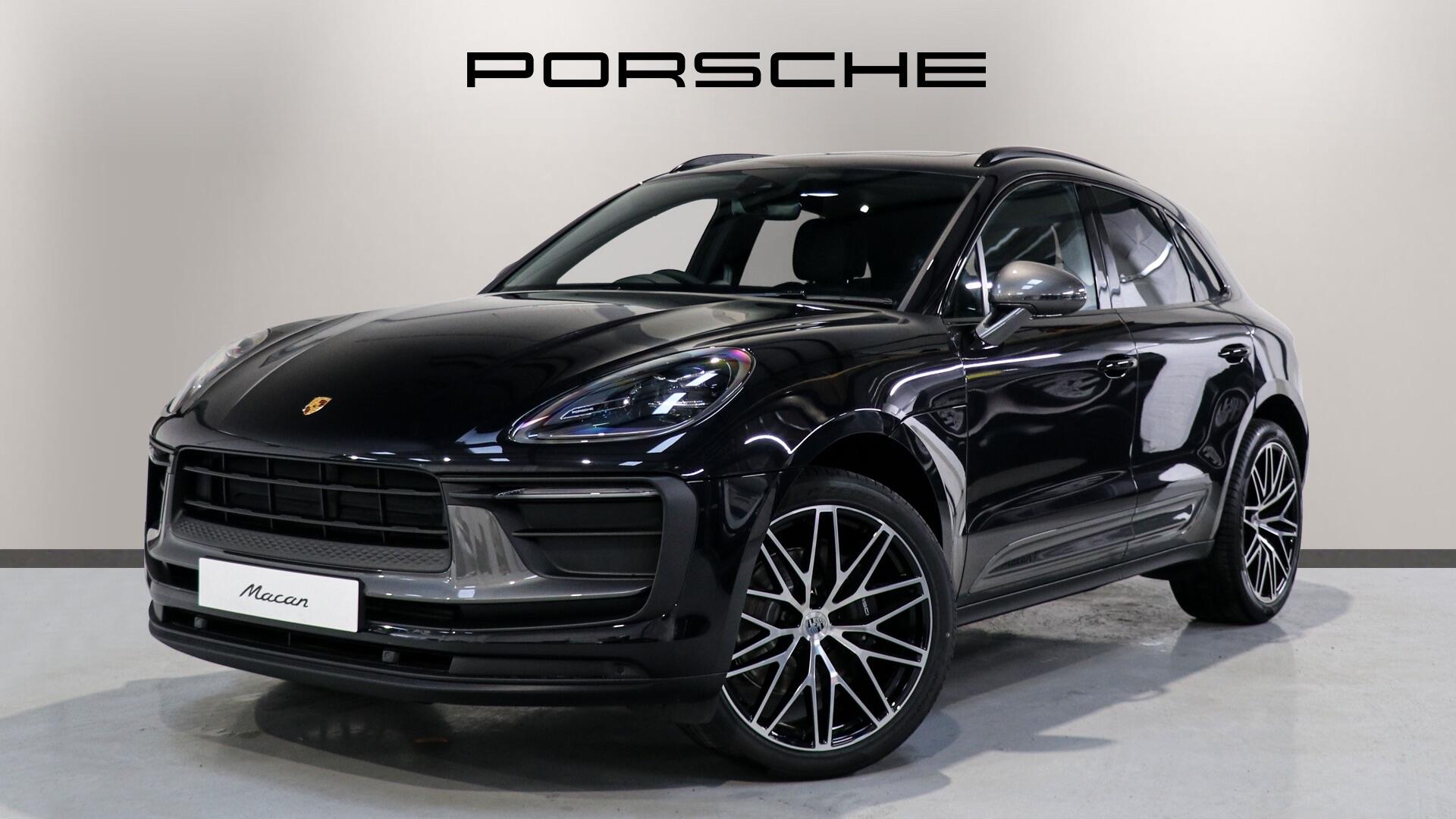 Porsche Macan view 3
