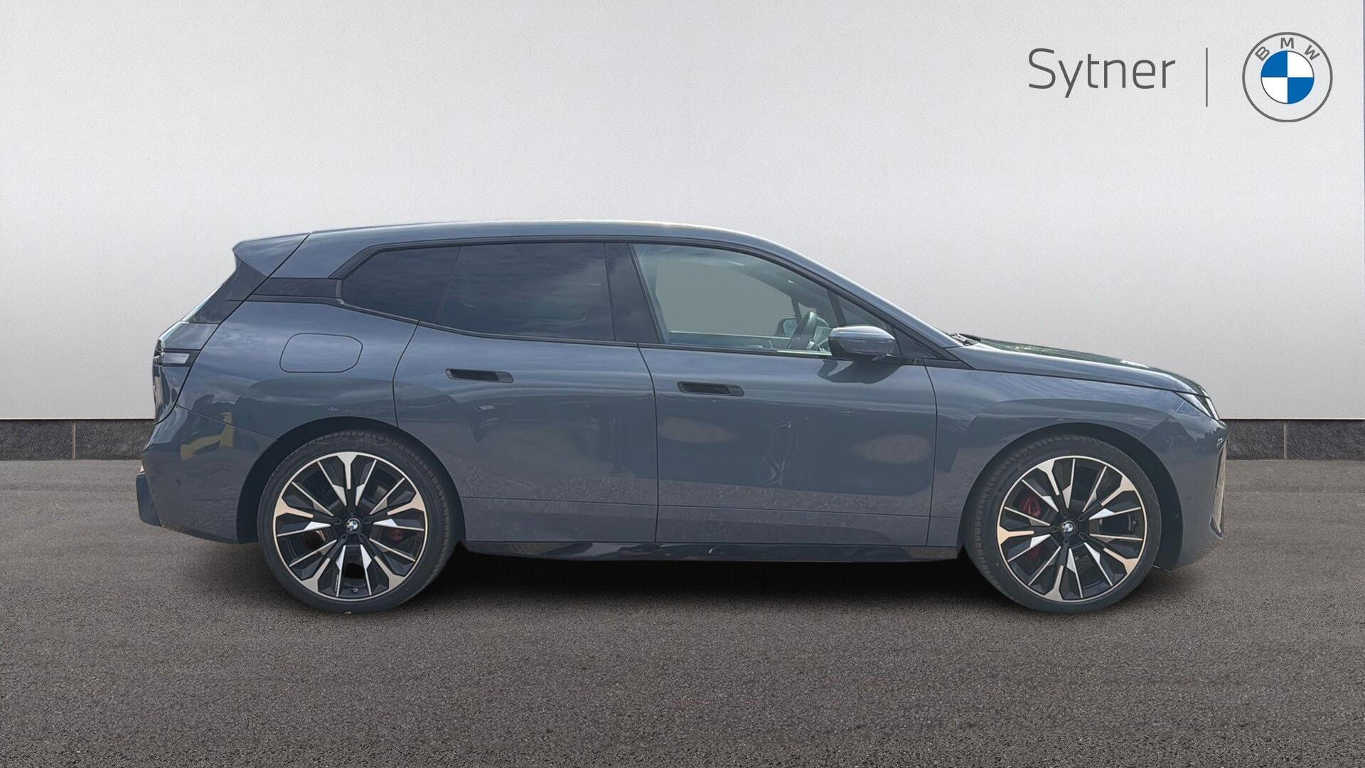 BMW Ix view 3