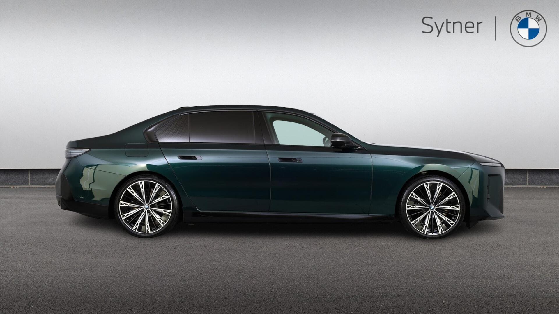 BMW XM view 3