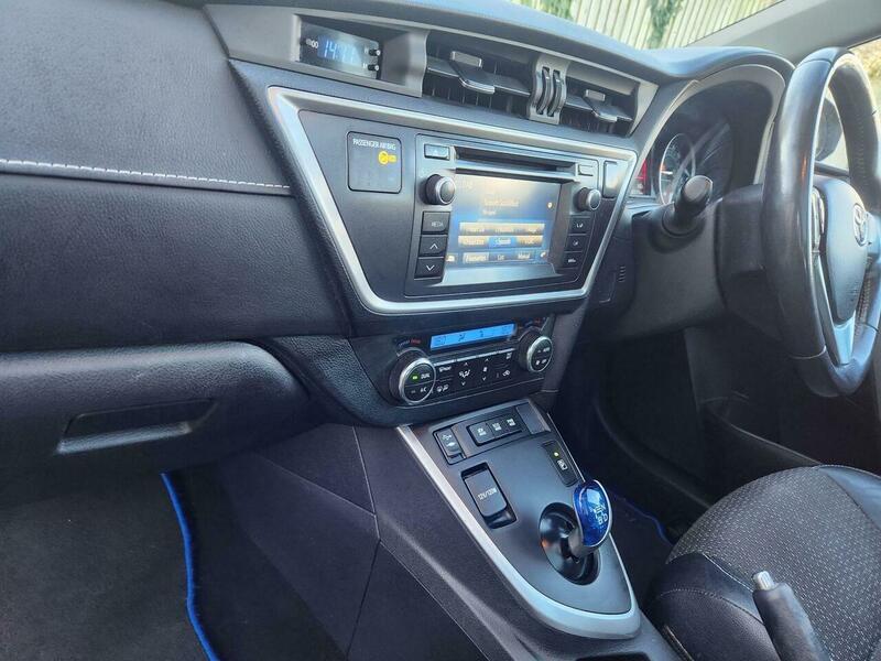 2014 Toyota Auris 1.8 VVT-h Excel Touring Sports CVT Euro 5 (s/s) 5dr • 104,000 miles image 36