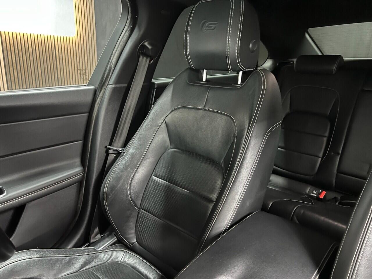 Jaguar XF view 29