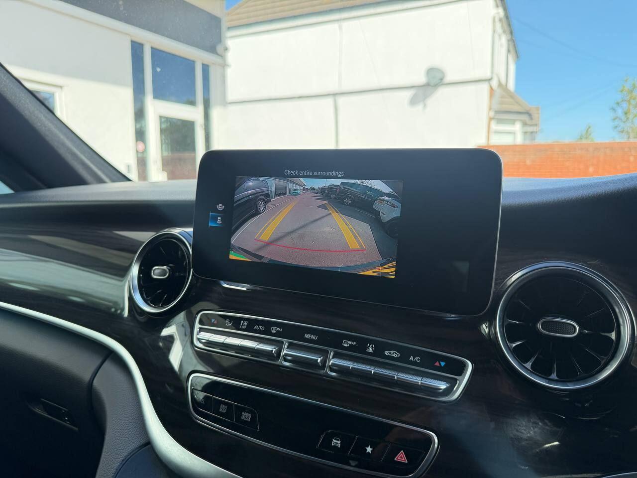 Mercedes-Benz EQV view 35