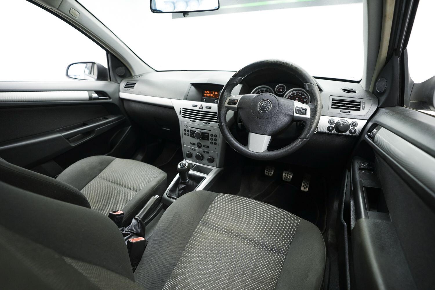 Vauxhall Astra view 9