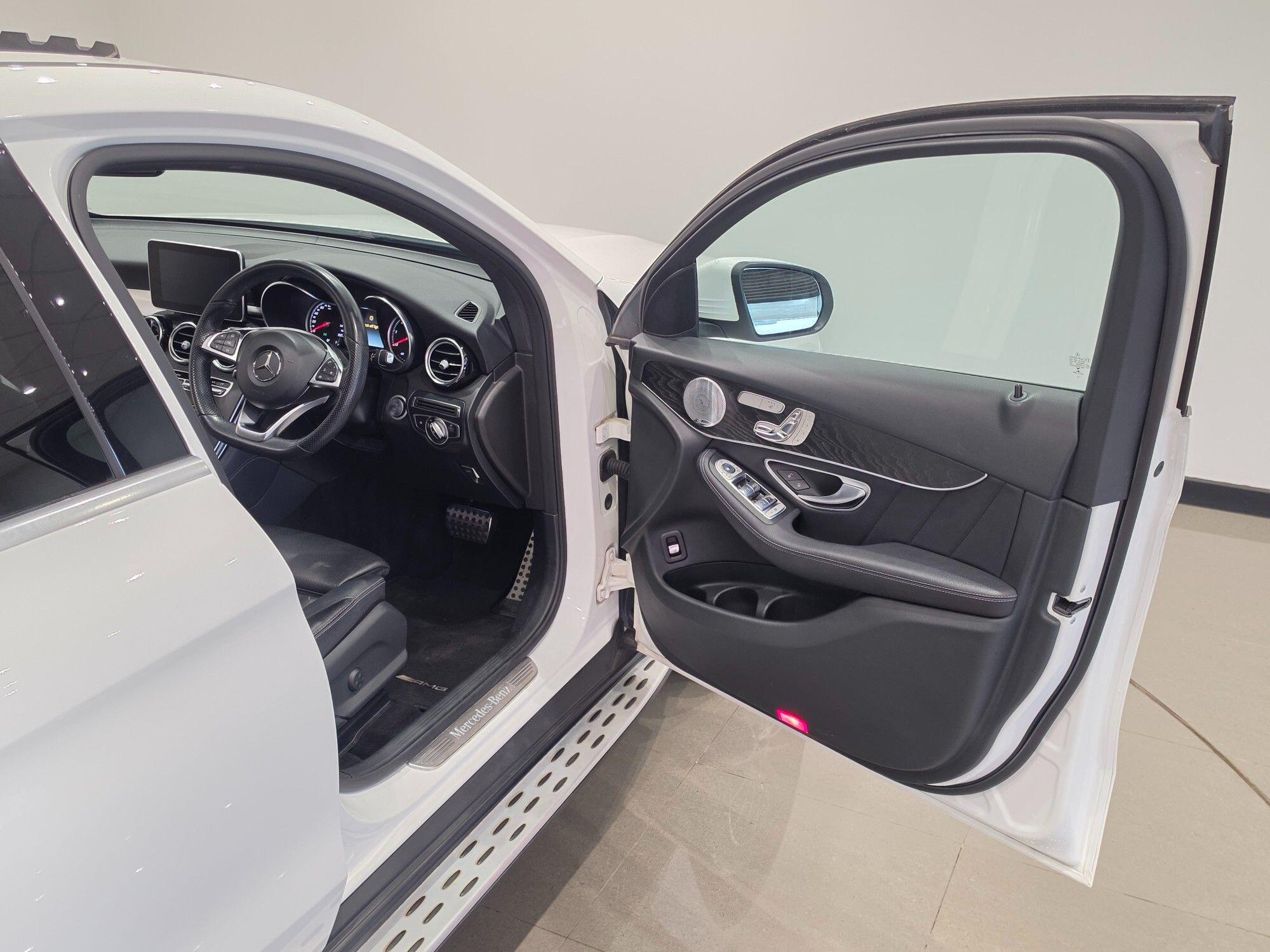 Mercedes-Benz GLC view 70